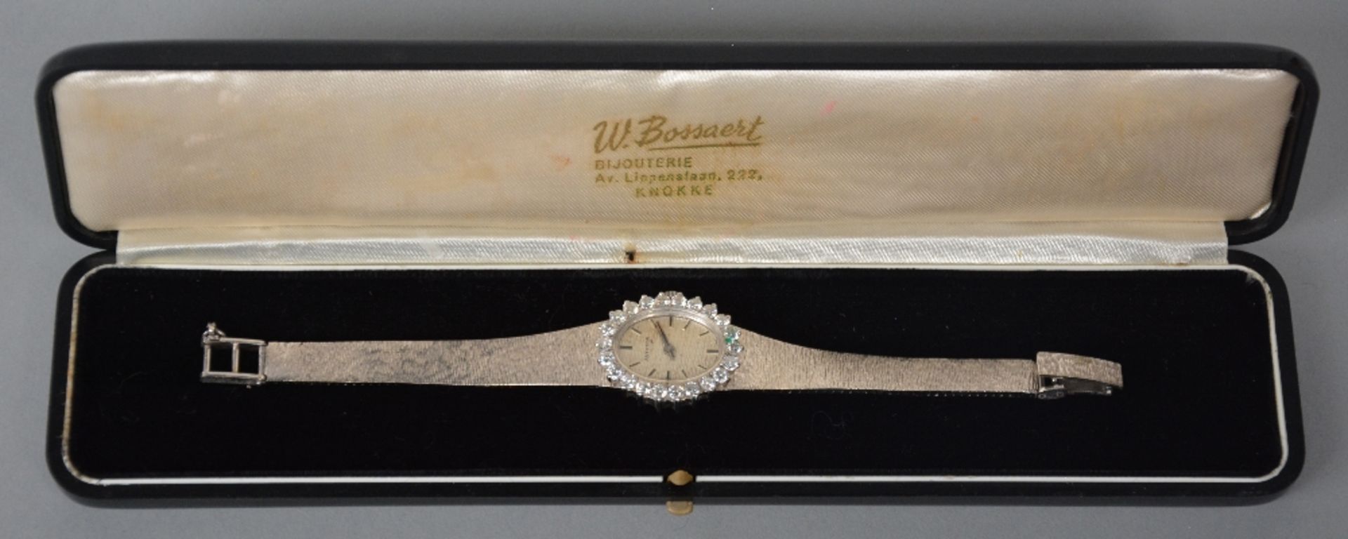 An exceptional Antheor women's wristwatch in 18ct white gold, mounted with 22 brilliant-cut