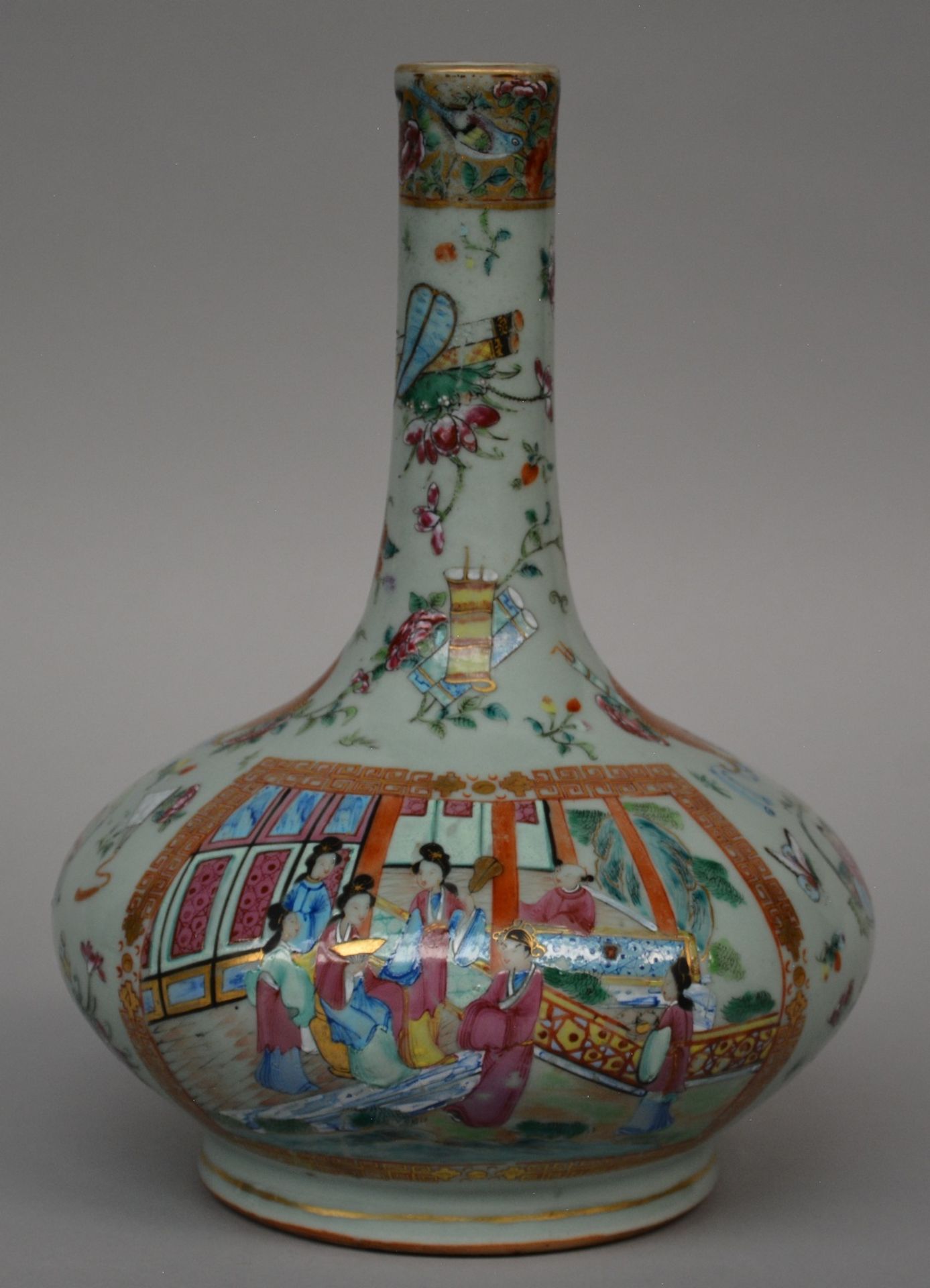 A Chinese celadon-ground famille rose vase and plate set, painted with genre scenes, symbols, birds, - Bild 4 aus 9