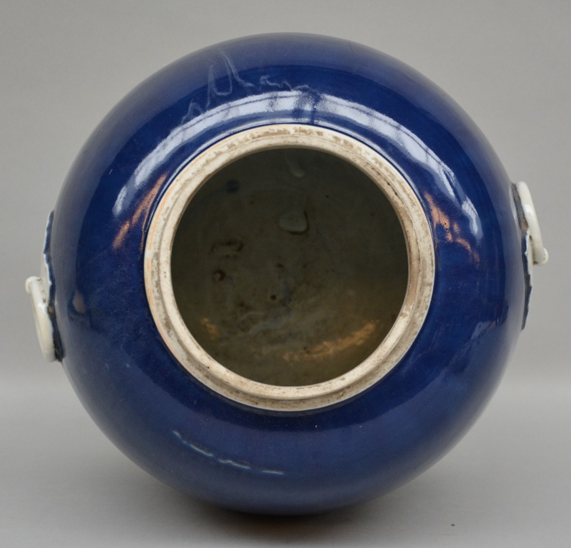 A Chinese blue and white jar with cover, decorated with relief, 19thC, H 41 cm (minimal chips on the - Bild 5 aus 8