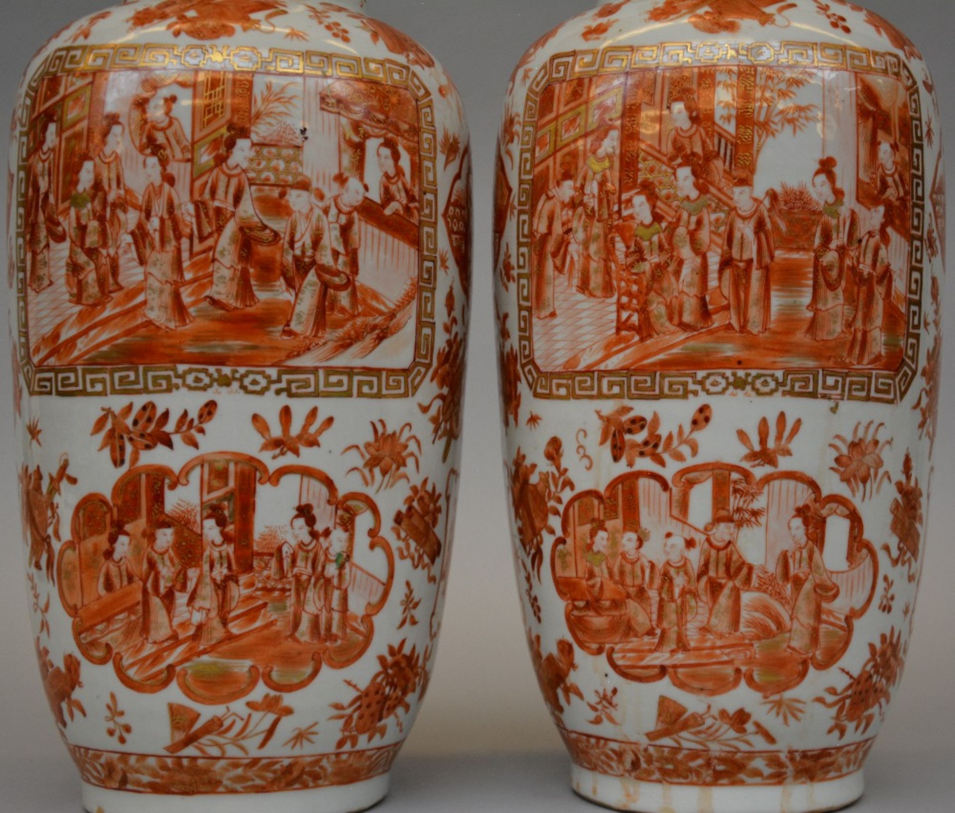A pair of Chinese vases with iron-red upperglaze, painted with court scenes, first half of 19thC, - Bild 7 aus 10