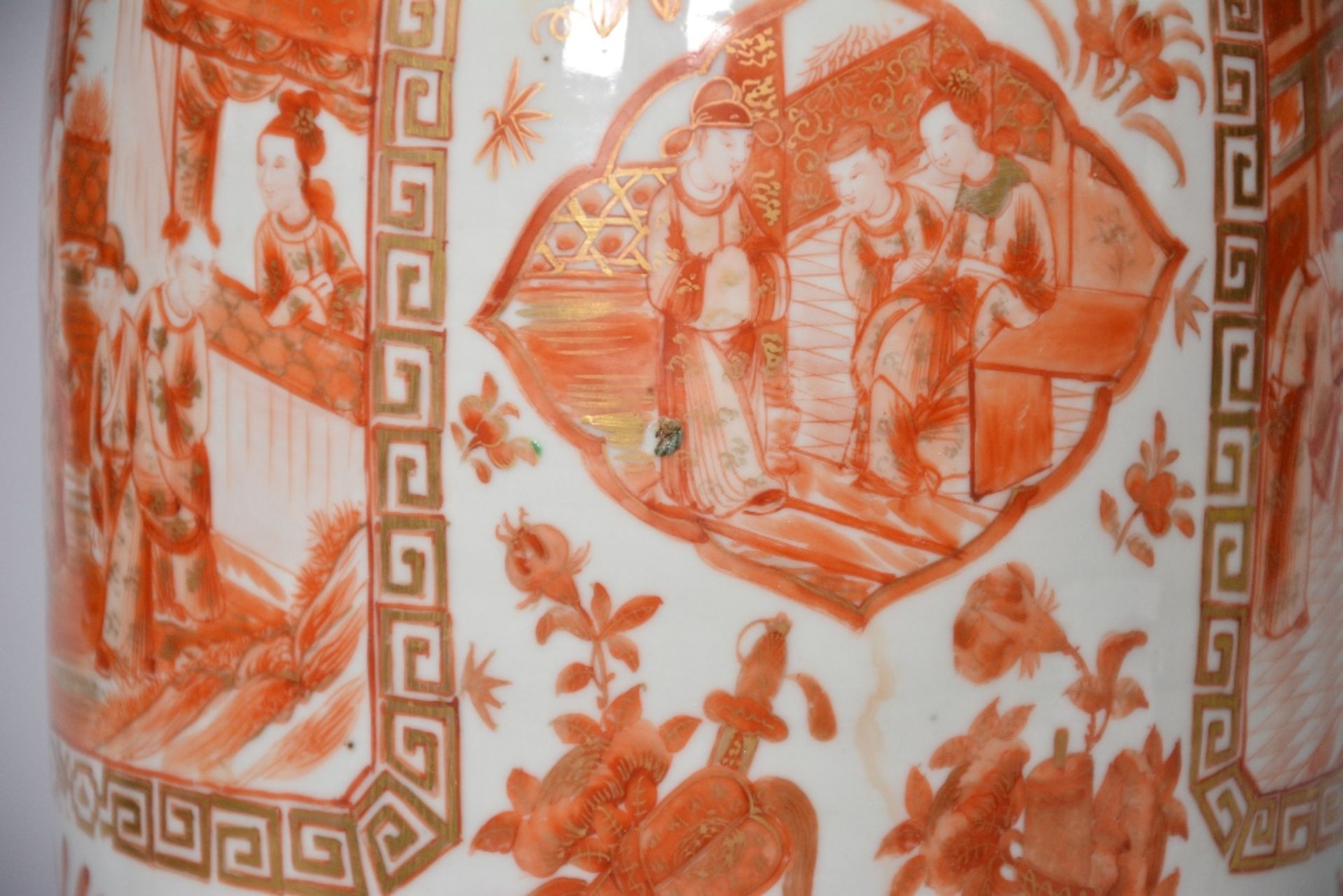 A pair of Chinese vases with iron-red upperglaze, painted with court scenes, first half of 19thC, - Bild 9 aus 10
