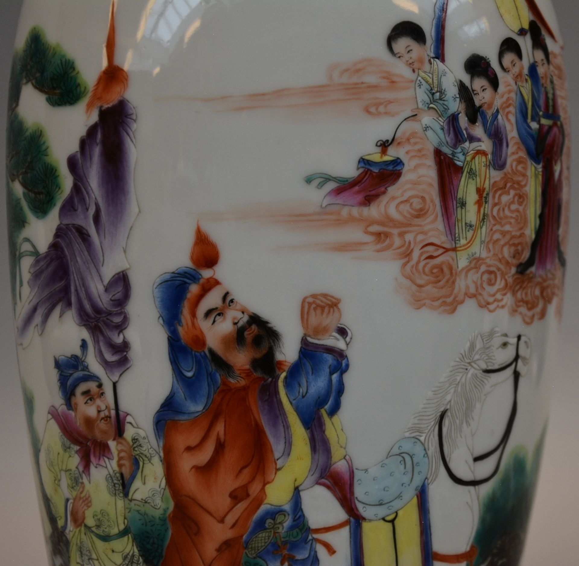 An exceptional Chinese polychrome decorated vase, painted with genre scene, relief decorated with - Bild 8 aus 8