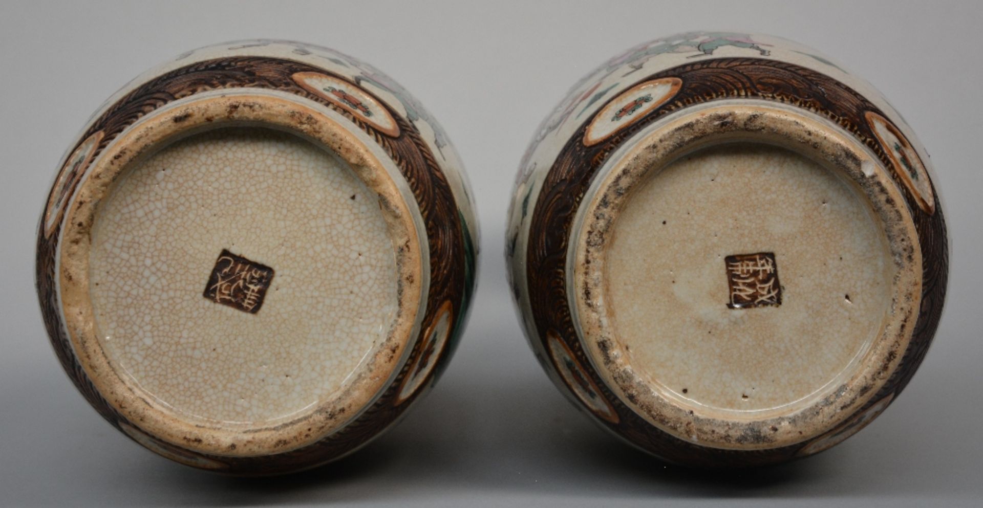 A pair of Chinese polychrome stoneware vases, decorated with a warrior scene, marked, 19thC, H 44 cm - Bild 6 aus 6