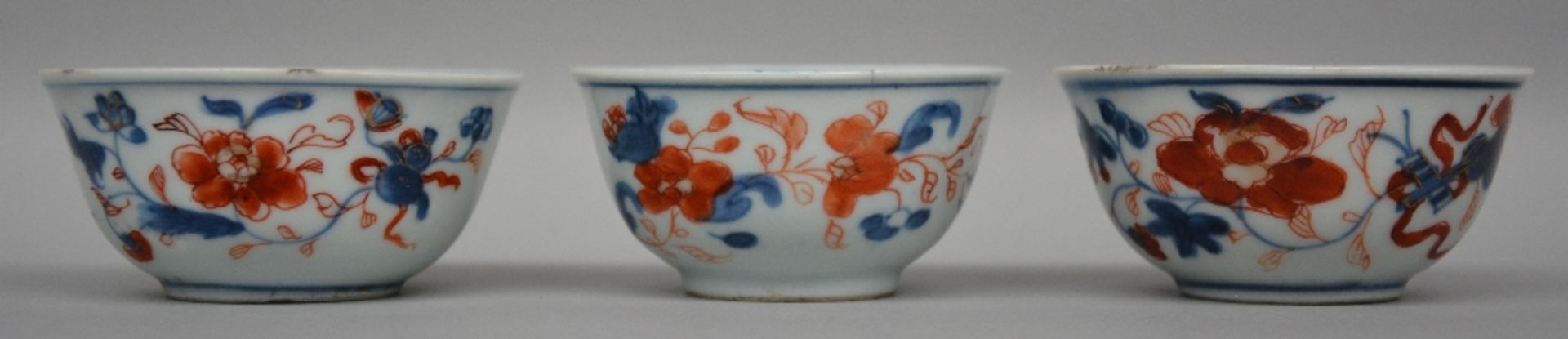 Ten Chinese cups and saucers with floral imari decoration, 18thC, Diameter 12 cm - 7,5 cm (chips on - Bild 4 aus 9