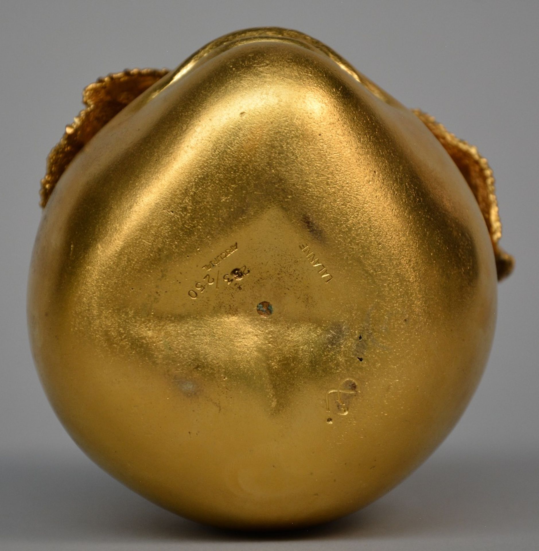 Lalanne C., "pomme bouche", gilt bronze sculpture, signed Lalanne - Artcurial 233/250, H 14 cm - Bild 6 aus 7