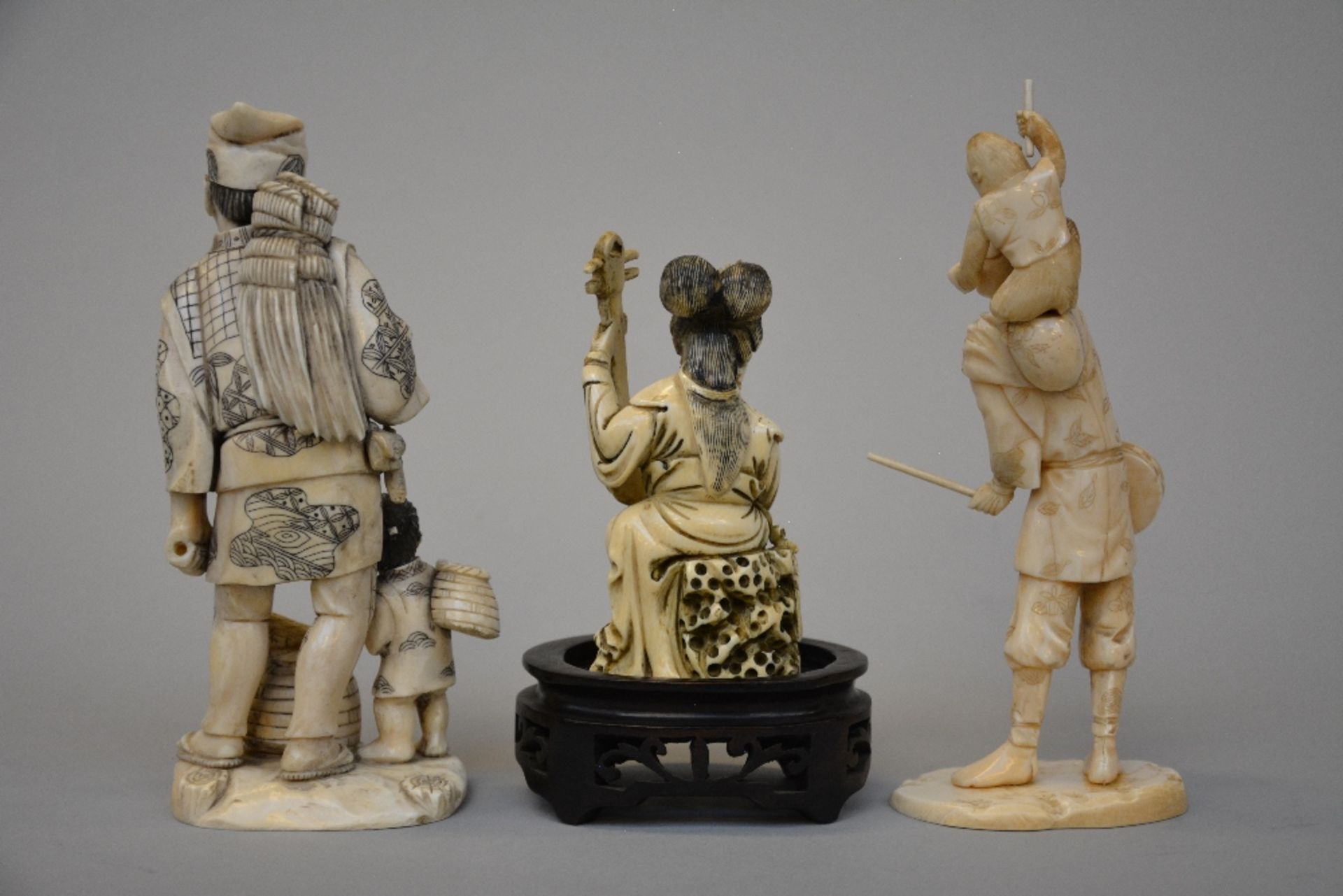 Two Japanese ivory okimono figures of a peddler with son and a street musician with monkey, both - Image 3 of 5