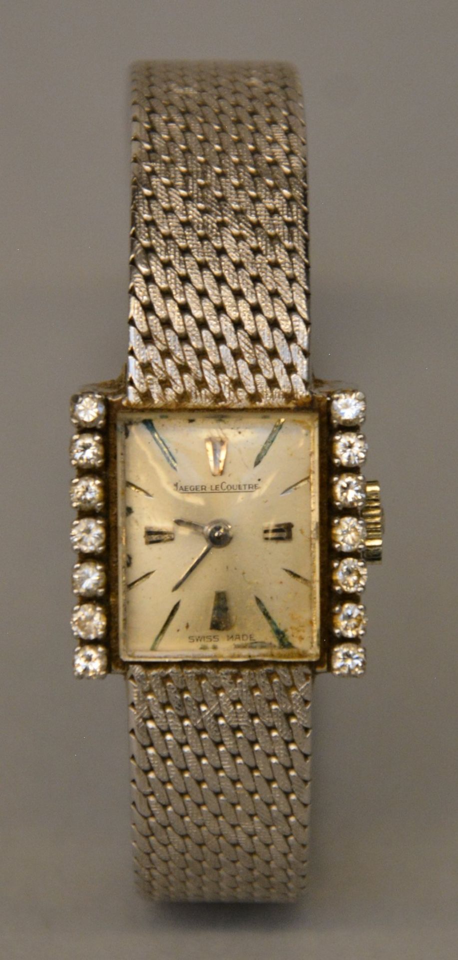 A Jaeger-Lecoultre women's wrist watch in 18ct gold, mounted with brilliant-cut diamonds, Total - Bild 3 aus 3