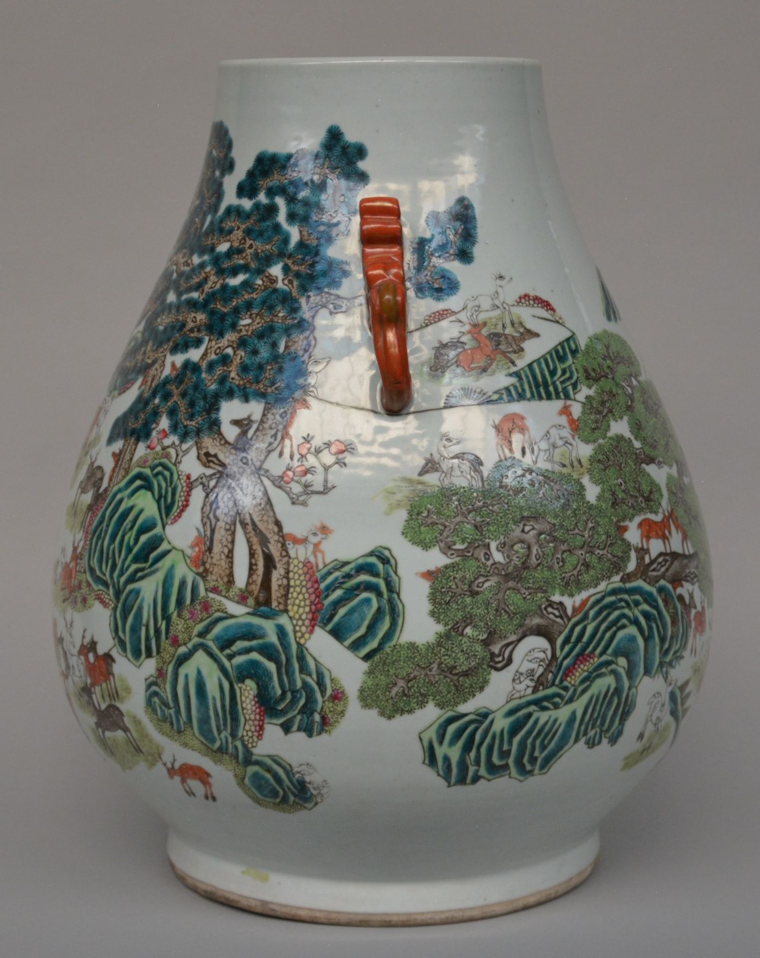 An exceptional Chinese 'one hundred deer' 'hu' vase, marked Qianlong, 19thC, H 47,5 cm - Bild 5 aus 10