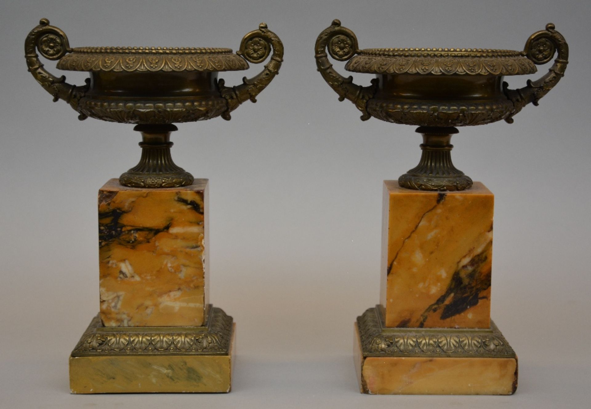 A 19thC Neo-classical gilt and marble garniture, modelled with the blind Oedipus guided by his - Bild 9 aus 14