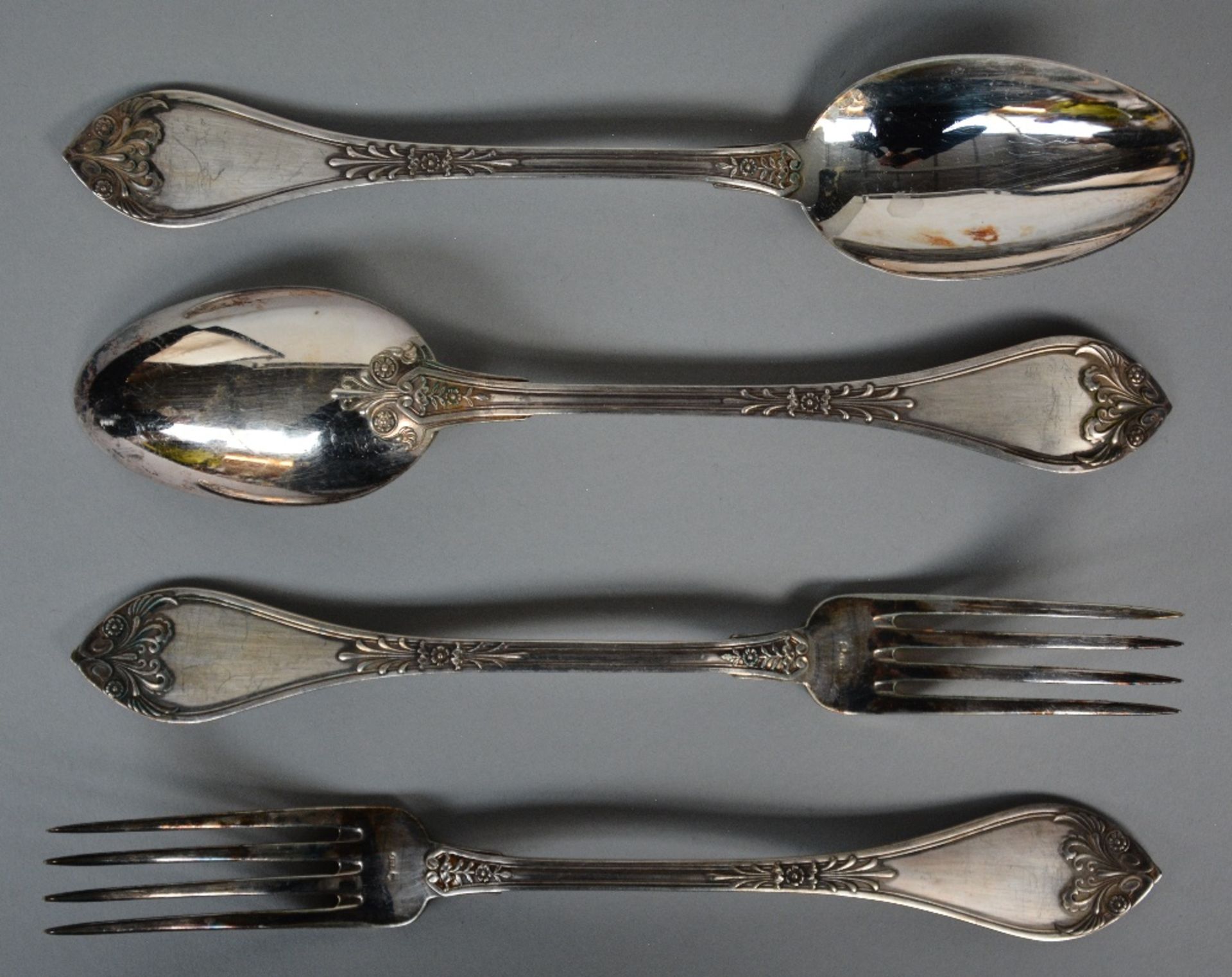 A twelve-piece French Restauration style silver cutlery set, 800/000, maker's mark Wolfers, - Bild 6 aus 12