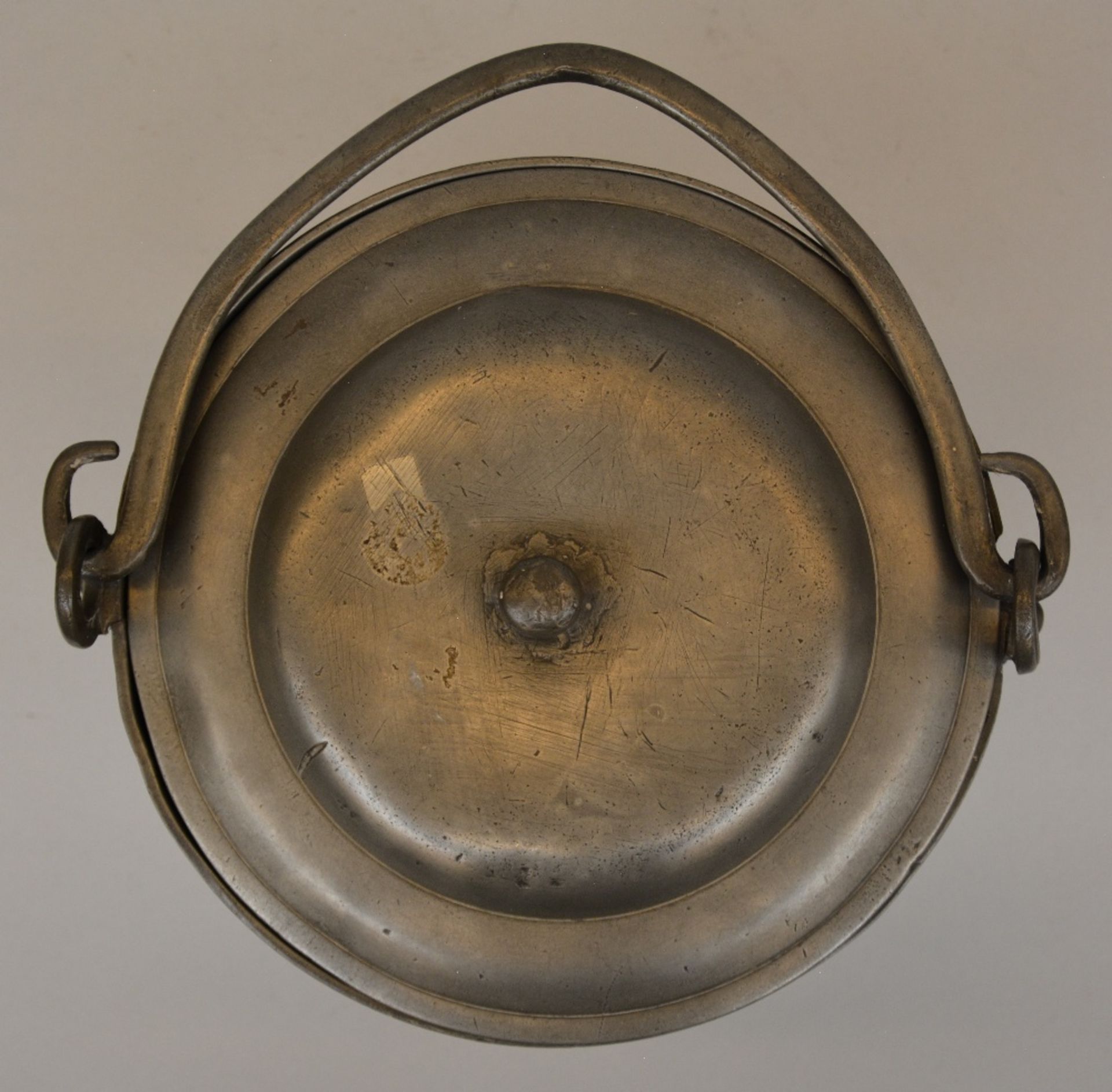 A 19thC French pewter feet warmer and a ditto food recipient, H 6 - W 26 - D 15cm / H 23 - - Bild 8 aus 9