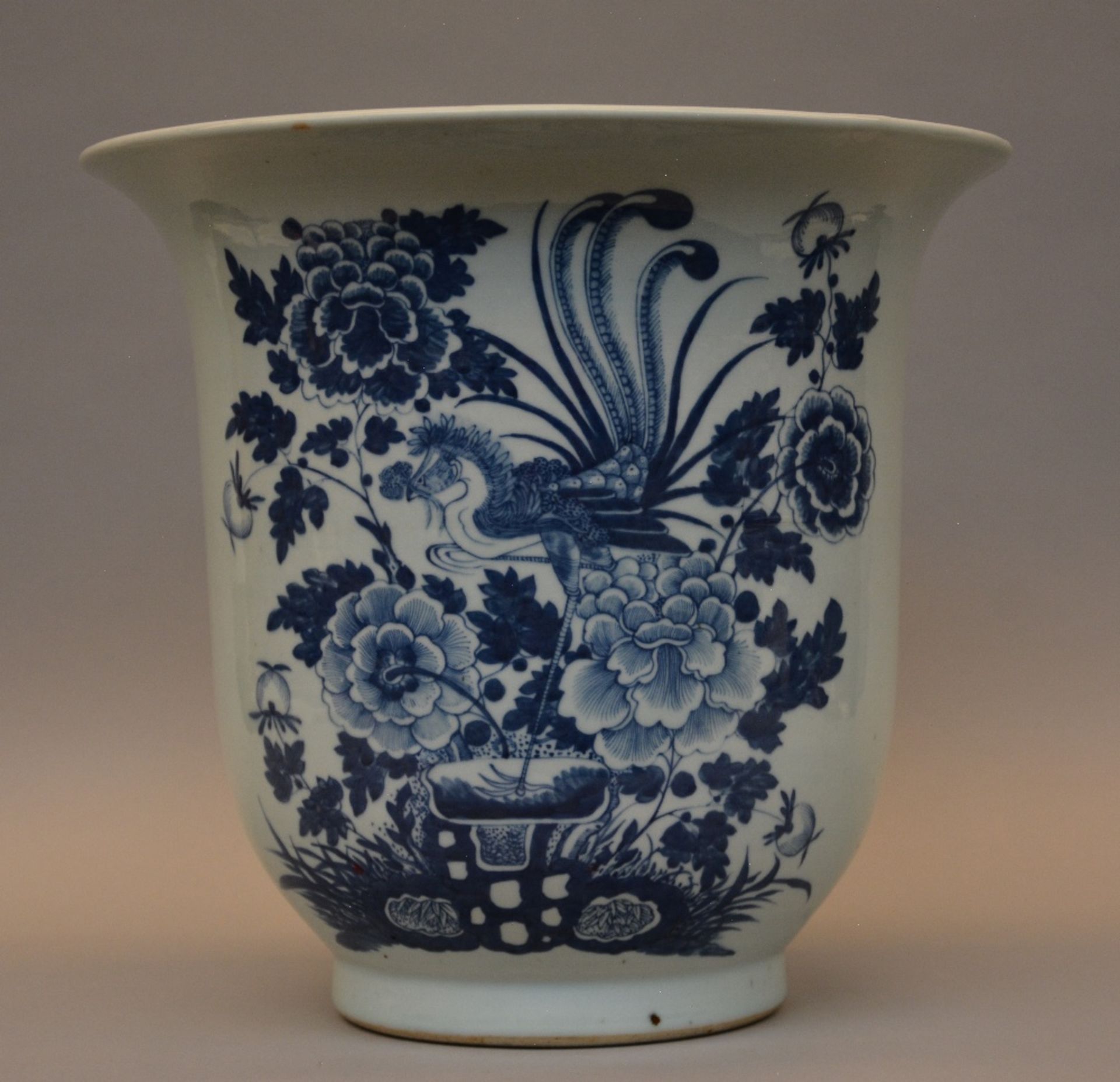 A Chinese blue and white decorated cachepot with floral decoration, painted with birds, H 37,5 -