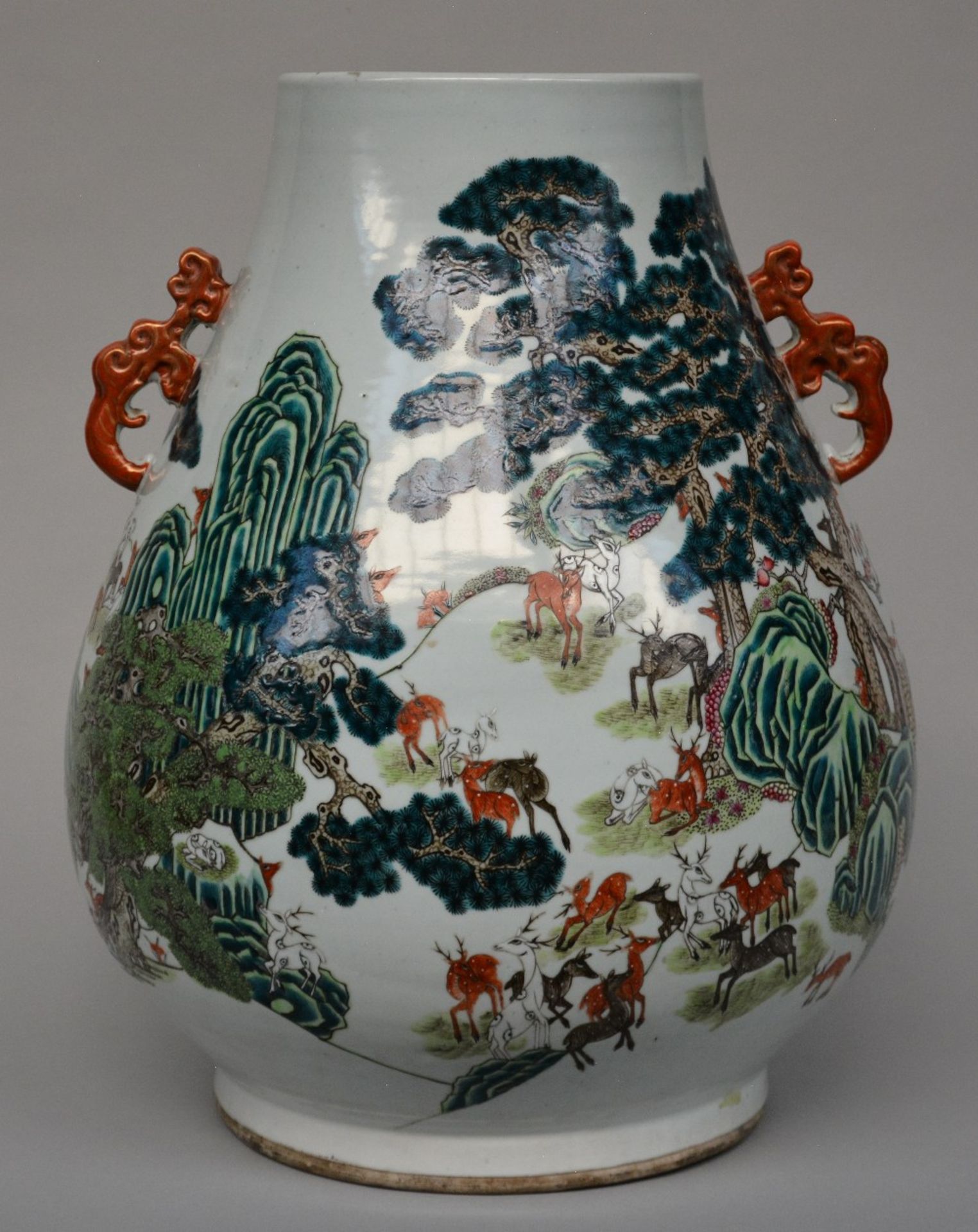 An exceptional Chinese 'one hundred deer' 'hu' vase, marked Qianlong, 19thC, H 47,5 cm - Bild 4 aus 10