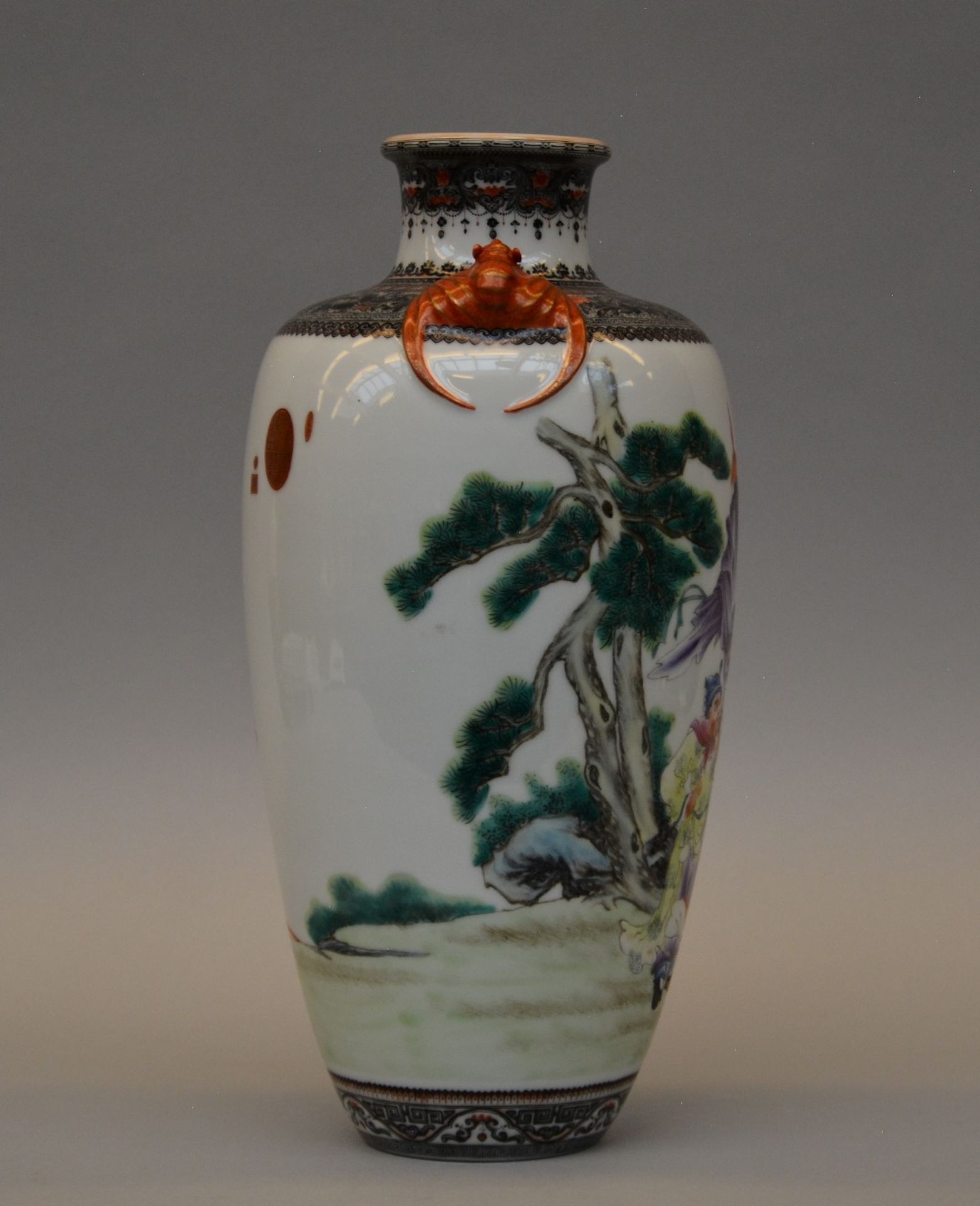 An exceptional Chinese polychrome decorated vase, painted with genre scene, relief decorated with - Bild 4 aus 8