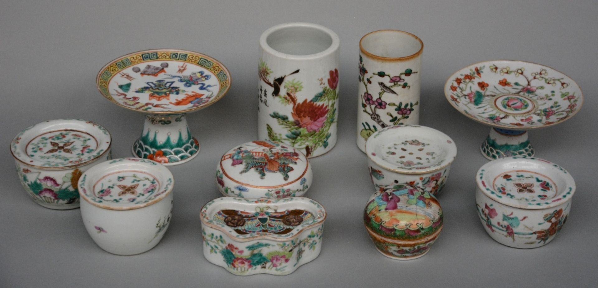 Various Chinese polychrome decorated bowls with cover, plates and brush pots, ca. 1900, H 4,5 > 12