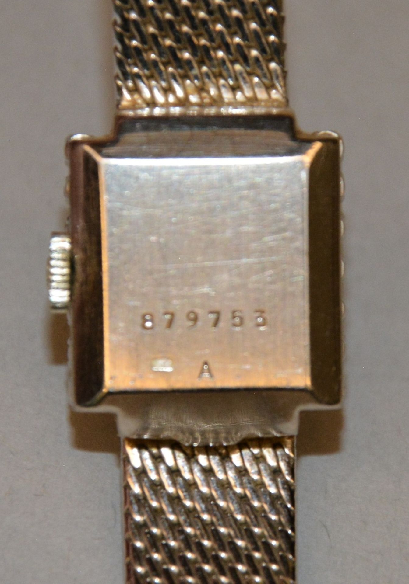 A Jaeger-Lecoultre women's wrist watch in 18ct gold, mounted with brilliant-cut diamonds, Total - Bild 2 aus 3