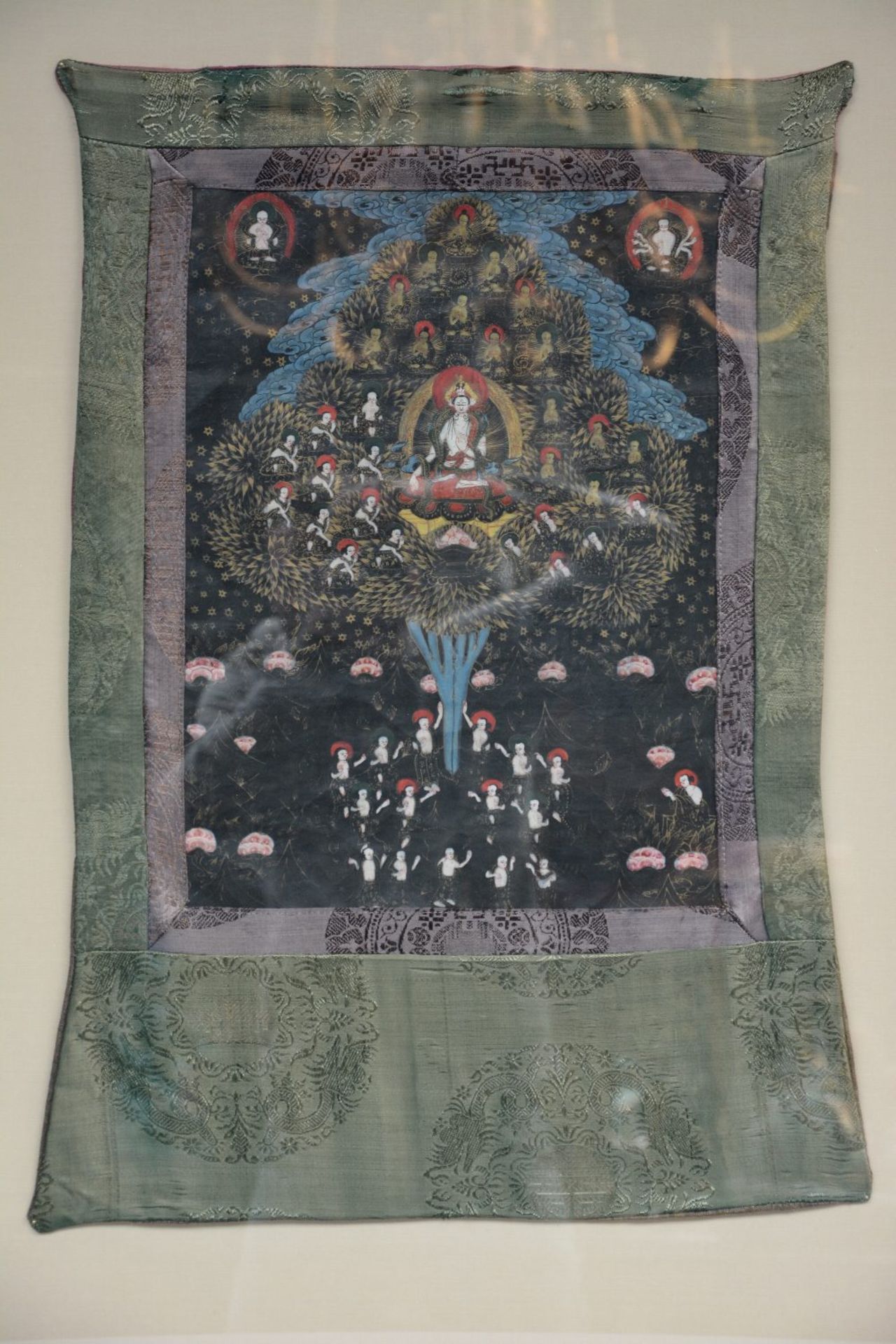 A Tibetan tanka, gouache on textile, 19thC, 31,5 x 43,5 cm - Image 2 of 3