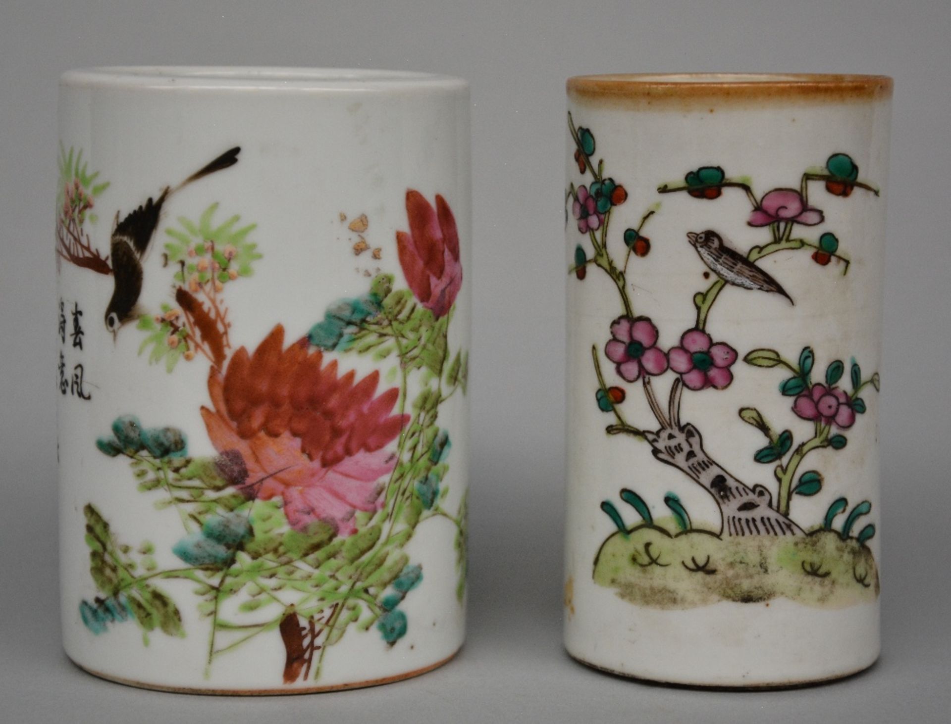 Various Chinese polychrome decorated bowls with cover, plates and brush pots, ca. 1900, H 4,5 > 12 - Bild 3 aus 7