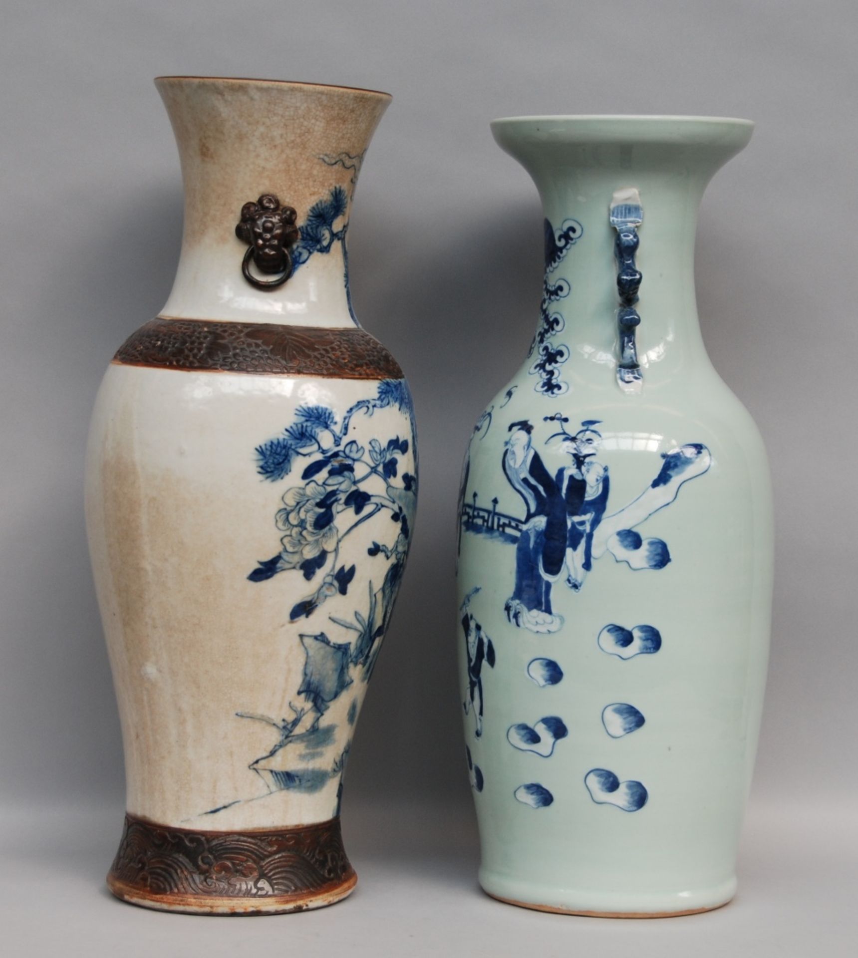 Two Chinese blue and white vases, 19thC, H 59,5 (crack in the bottom) - H 61,5 cm - Bild 2 aus 8