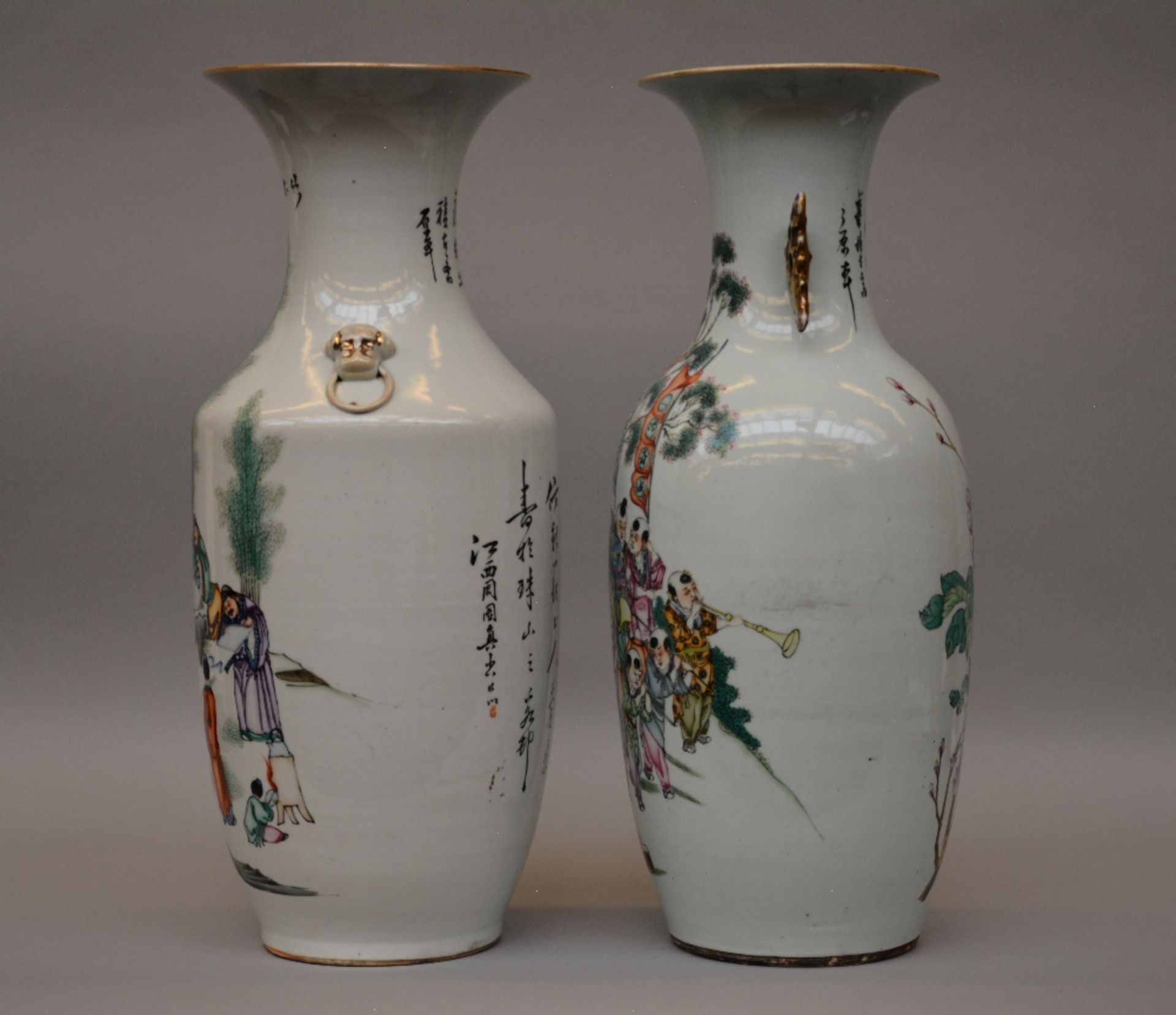 Two Chinese polychrome decorated vases, painted with animated scenes, H 57 cm - Bild 2 aus 6