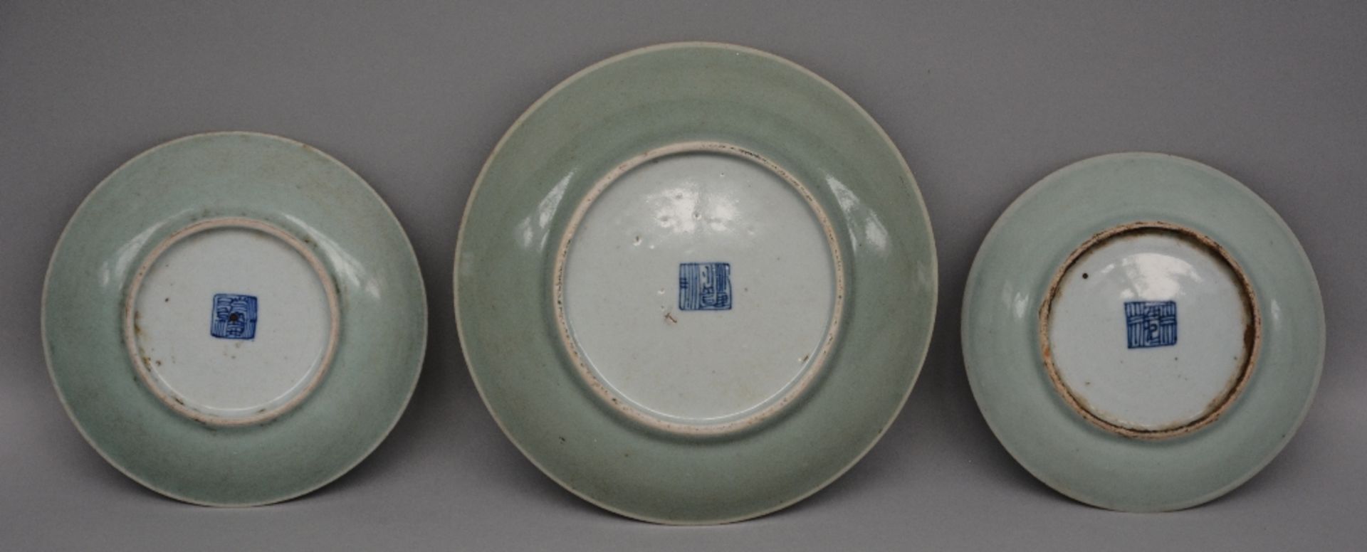 A pair of Chinese celadon vases, marked; added three ditto dishes, H 30,5 - 31 cm / Diameter 15 - - Bild 10 aus 10