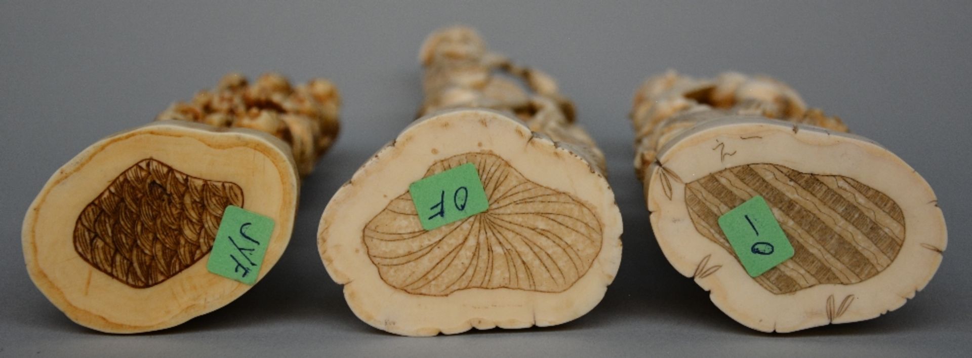 Three Japanese ivory okimono, scrimshaw decorated and tinted, Meiji period, H 29,5 cm - Weight 618 g - Image 5 of 5