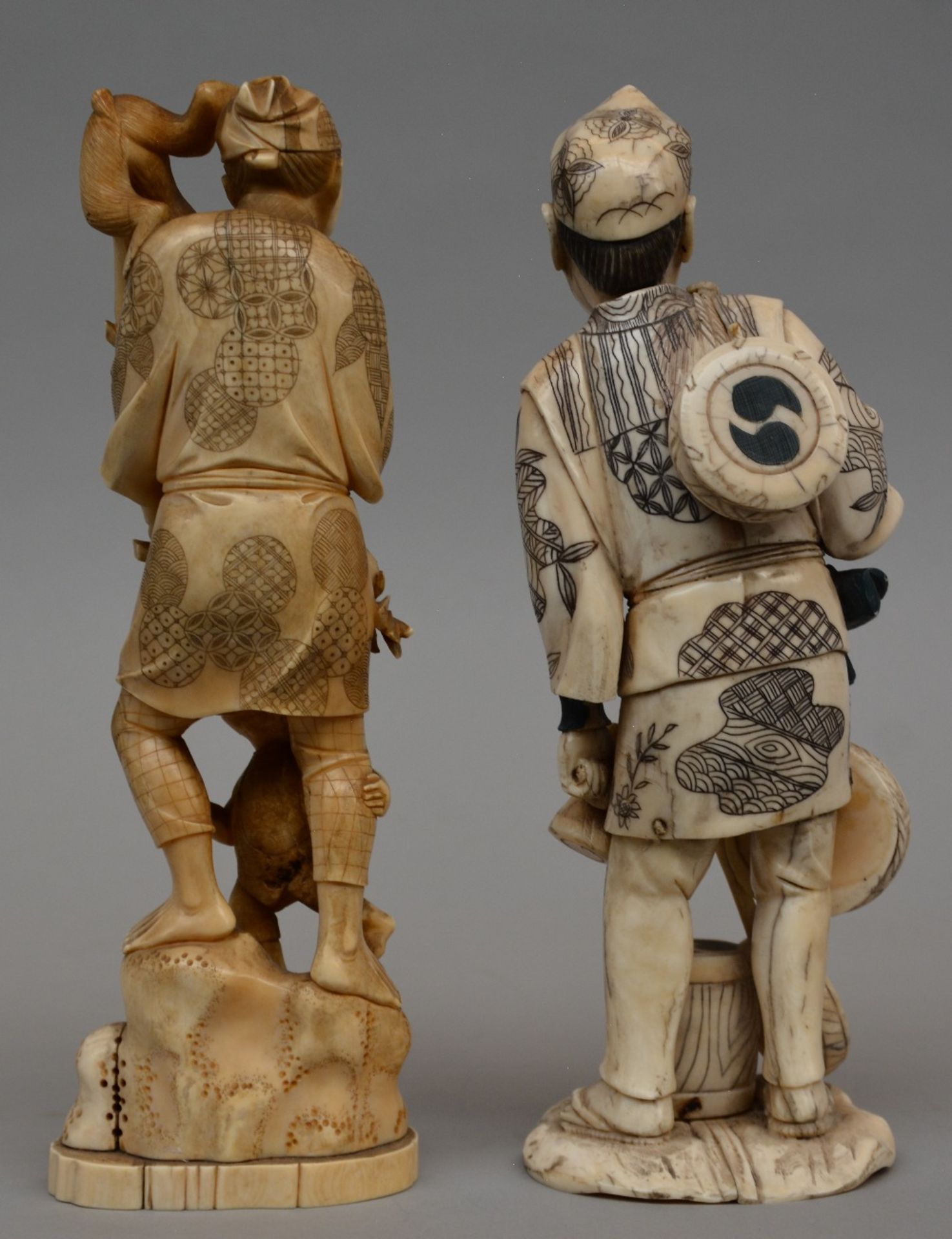 Two Japanese ivory okimono figure of a peasant with a child and monkey; added a peddler, both - Image 3 of 8