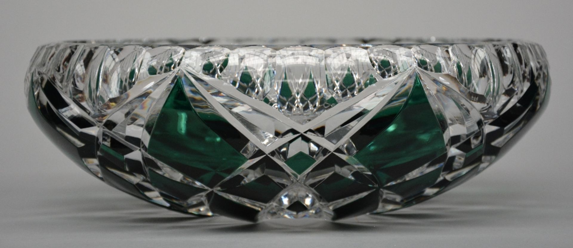 A green and white crystal VSL bowl, H 9,5 - Diameter 28 cm - Bild 2 aus 5