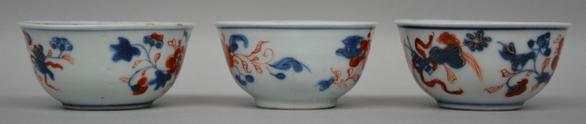 Ten Chinese cups and saucers with floral imari decoration, 18thC, Diameter 12 cm - 7,5 cm (chips on - Bild 5 aus 9