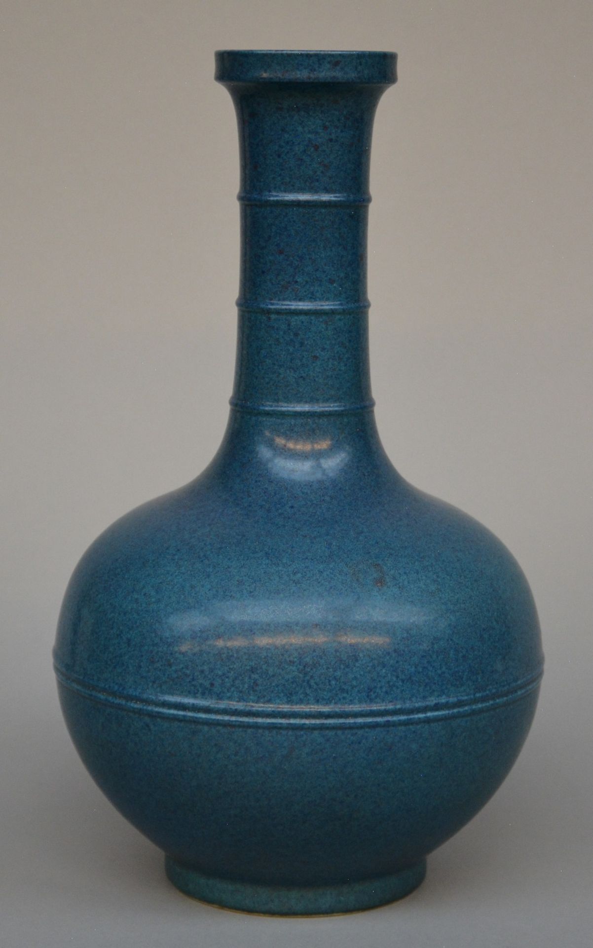 A 19thC Chinese powder blue bottle vase with relief decoration, H 38 cm - Bild 2 aus 6