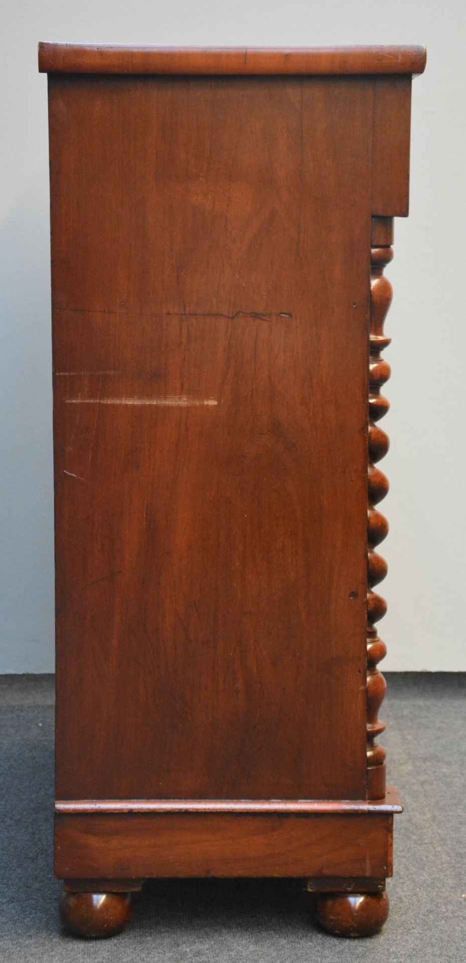 A Victorian mahogany secr¨¦taire-commode, 19thC, H 120,5 - W 111,5 - D 50,5 cm - Bild 4 aus 4