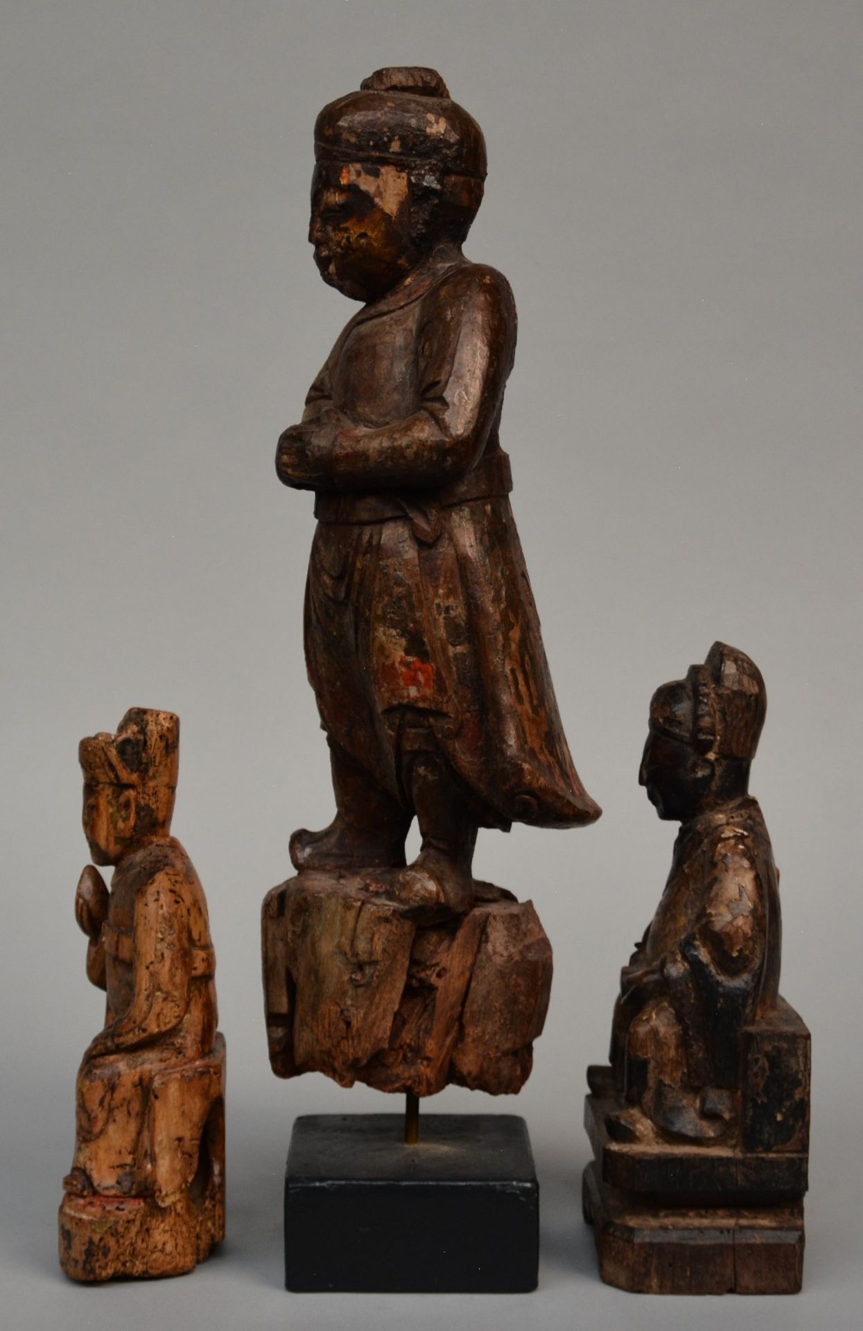 Three Oriental carved wooden sculptures, 19thC, H 24,5 - 27,5 - 52 cm - Bild 2 aus 5