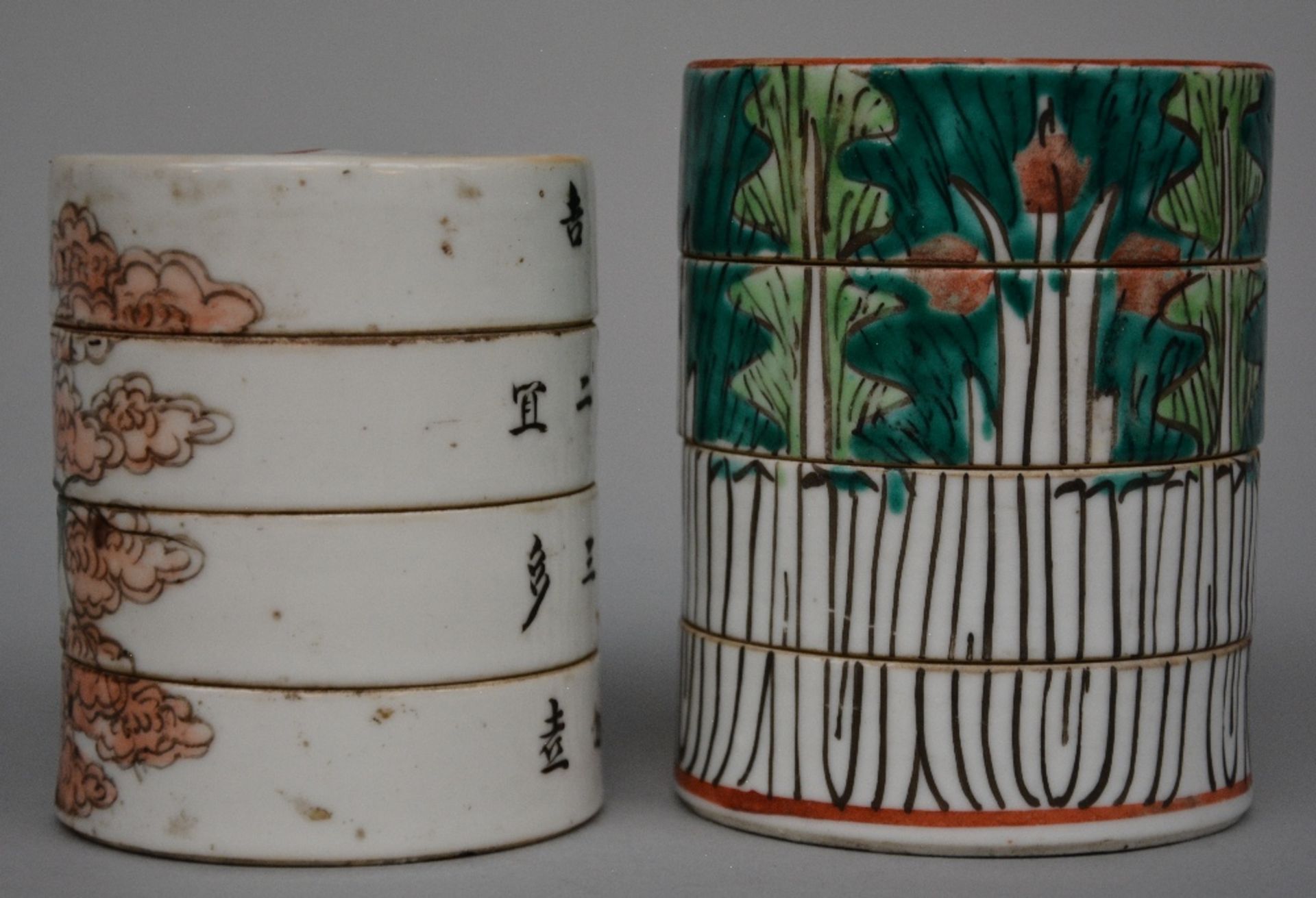 Five Chinese polychrome decorated pots with cover depicting figures, flowers and birds, ca. 1900, - Bild 5 aus 13