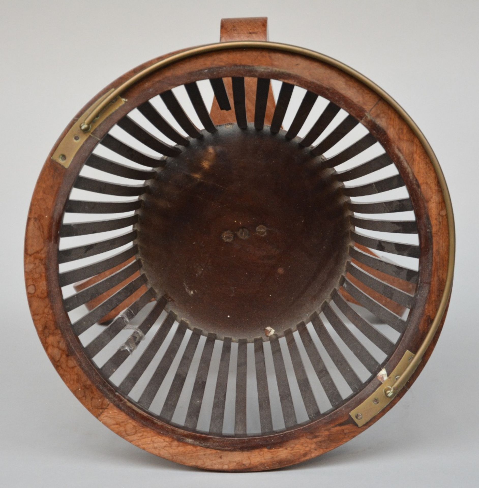 Mahogany and brass tea stove, 19thC, H 48 - Diameter 37,5 cm (minor damage) - Image 6 of 6