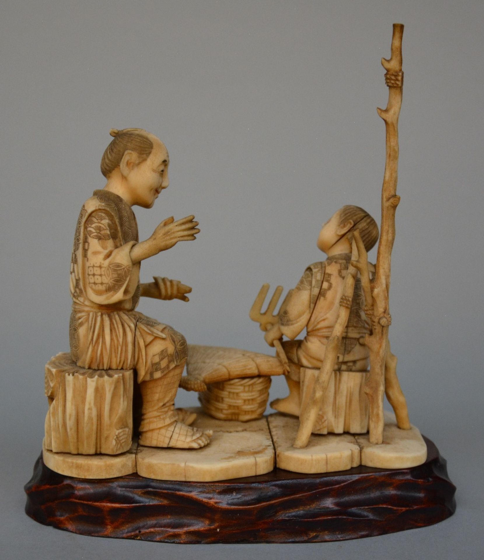 Three Japanese ivory okimino figures of father and son, scrimshaw decorated, Meiji period, H 19 - Image 3 of 6