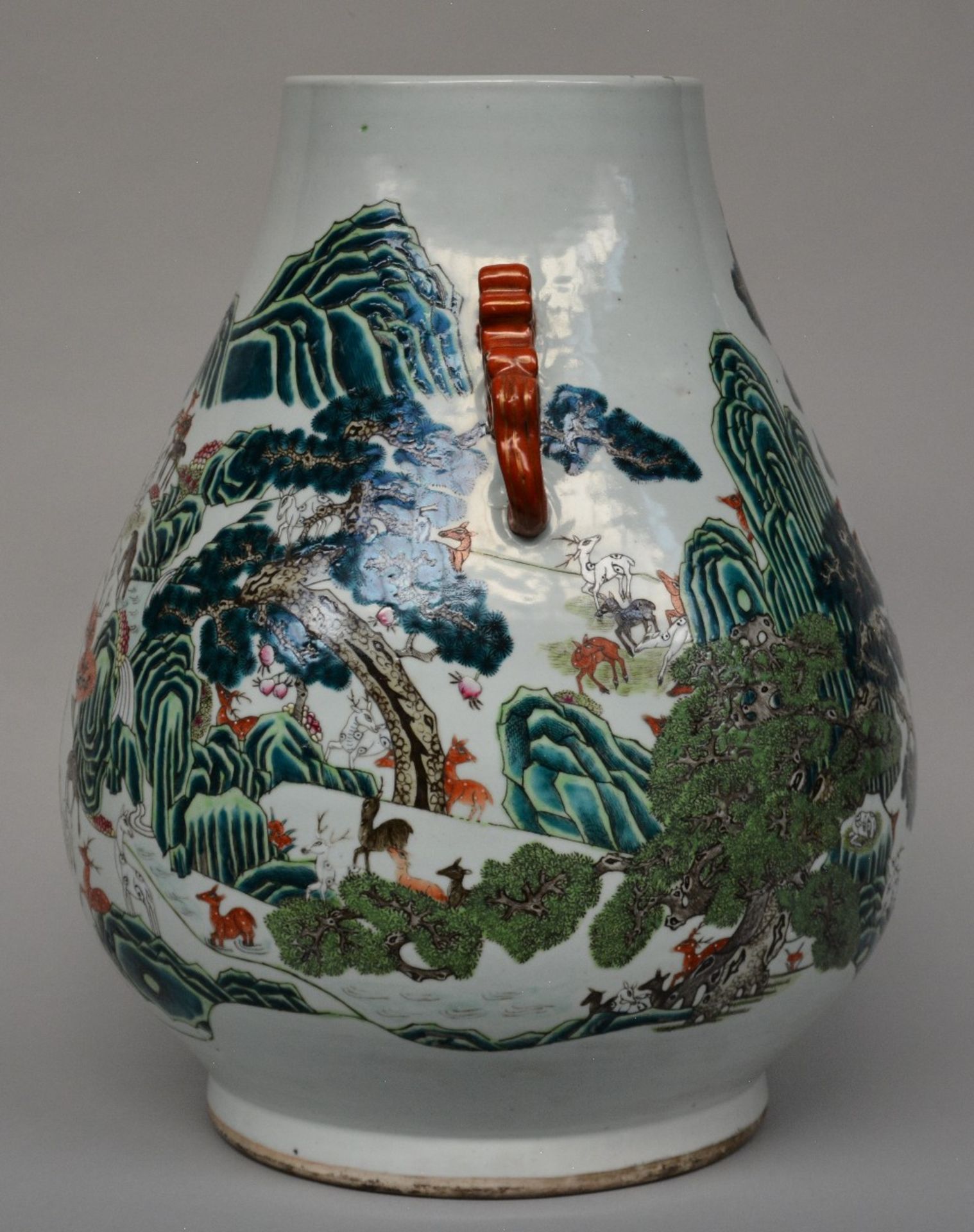 An exceptional Chinese 'one hundred deer' 'hu' vase, marked Qianlong, 19thC, H 47,5 cm - Bild 3 aus 10
