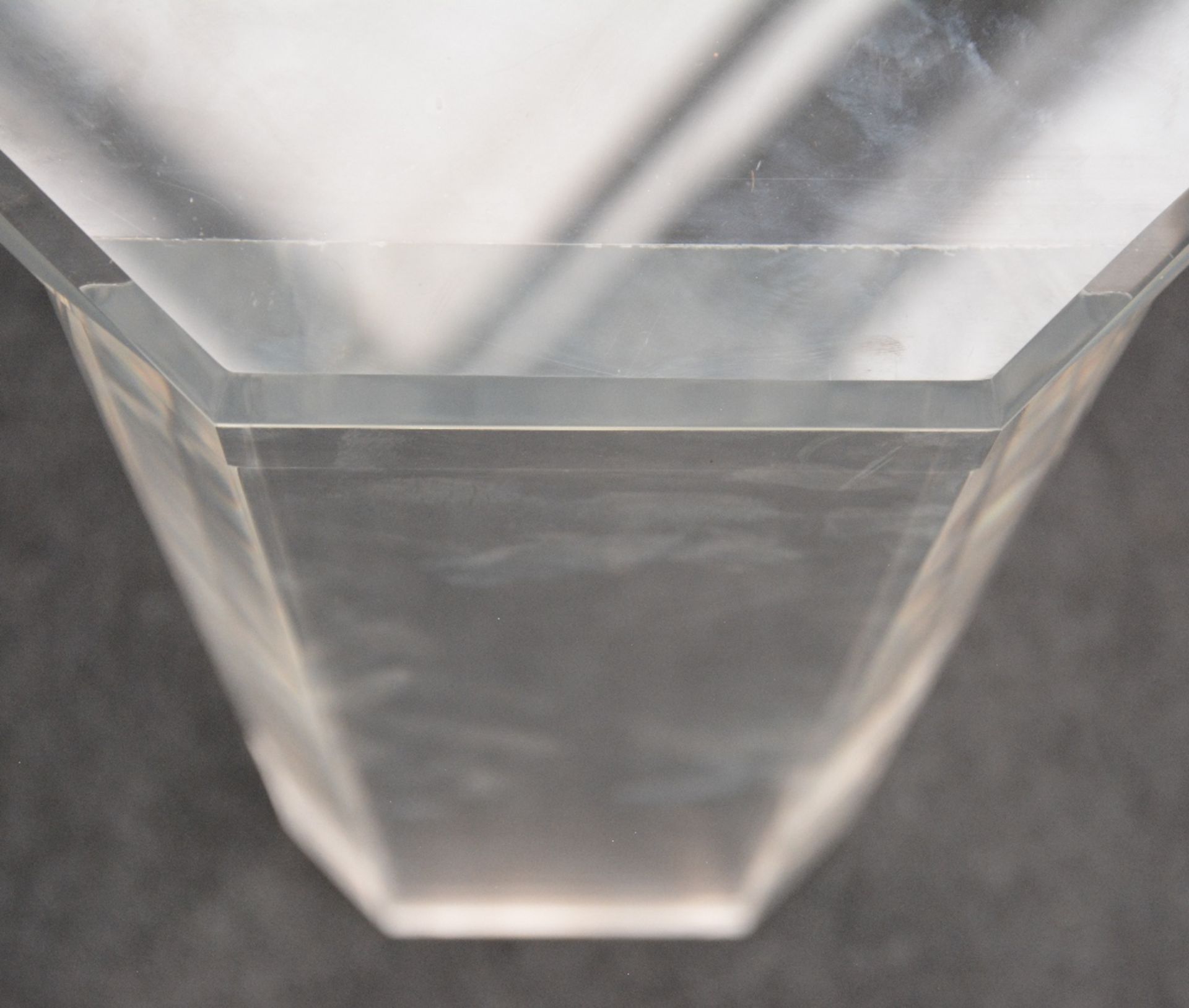 An octagonal designer table in acrylic glass, H 75,5 - W 100 - D 80,5 cm - Bild 2 aus 3