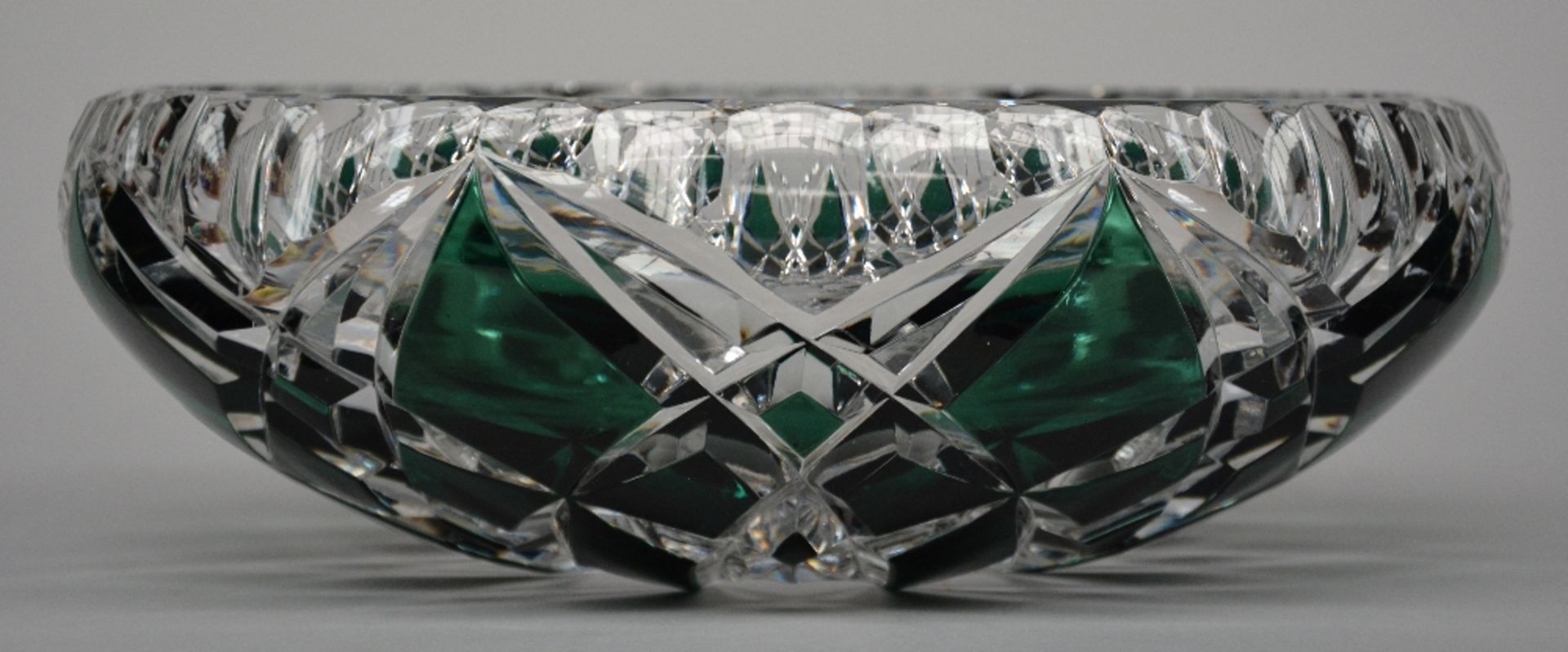 A green and white crystal VSL bowl, H 9,5 - Diameter 28 cm - Bild 3 aus 5