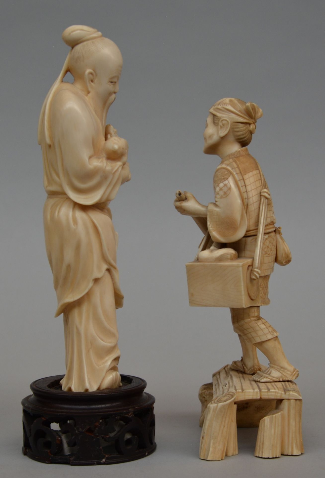 A Japanese ivory okimono figure of a peddler, scrimshaw decorated, Meiji period, H 20 cm; added a - Image 2 of 8
