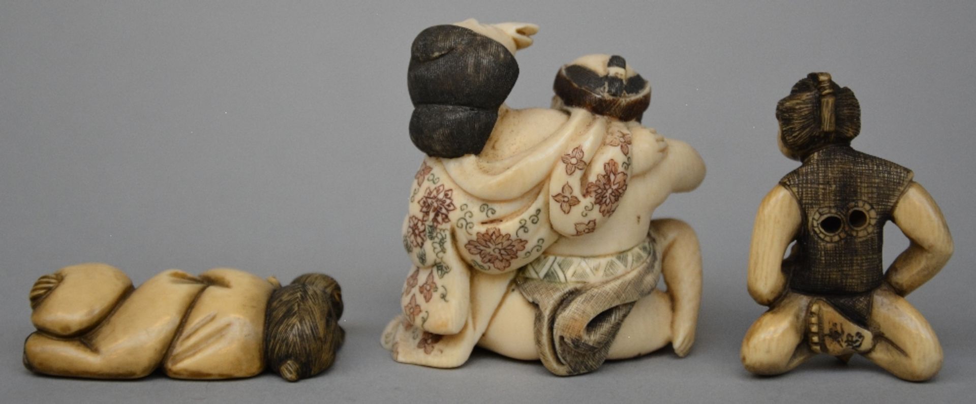 Ten Japanese ivory netsuke, scrimshaw decorated, Meiji period, H 1 > 6,1 cm, Total weight 277 g - Image 3 of 9