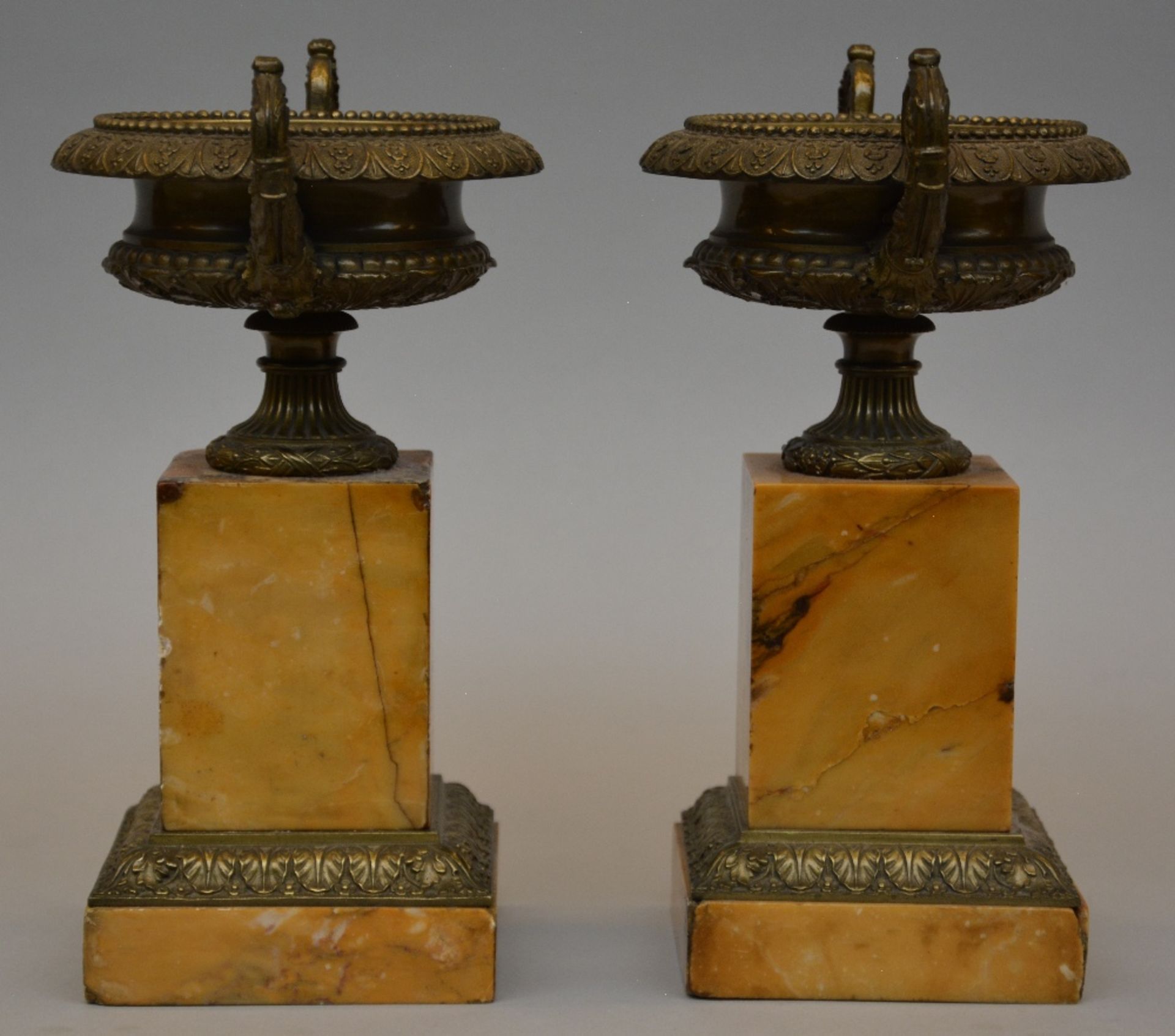A 19thC Neo-classical gilt and marble garniture, modelled with the blind Oedipus guided by his - Bild 12 aus 14