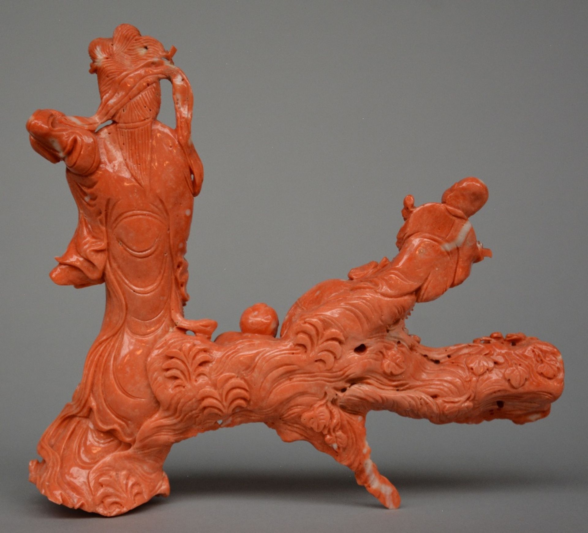 A Chinese red coral sculpture depicting a lady playing music and three children, H 18 - W 20 cm, - Bild 3 aus 5