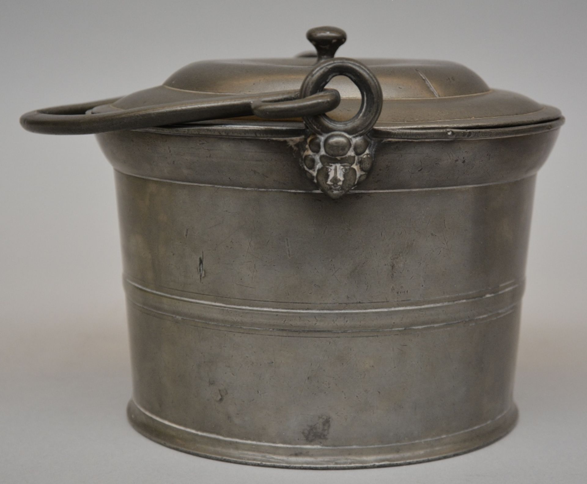 A 19thC French pewter feet warmer and a ditto food recipient, H 6 - W 26 - D 15cm / H 23 - - Bild 7 aus 9