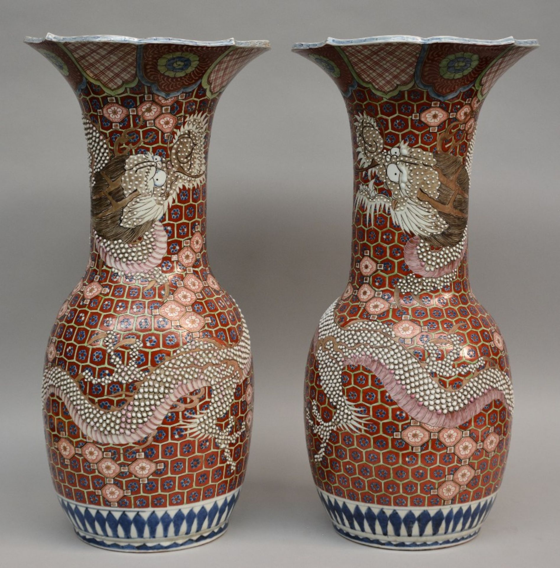 A pair of exceptional Japanese polychrome vases with relief decorations of dragons, marked, 19thC, H - Bild 2 aus 8