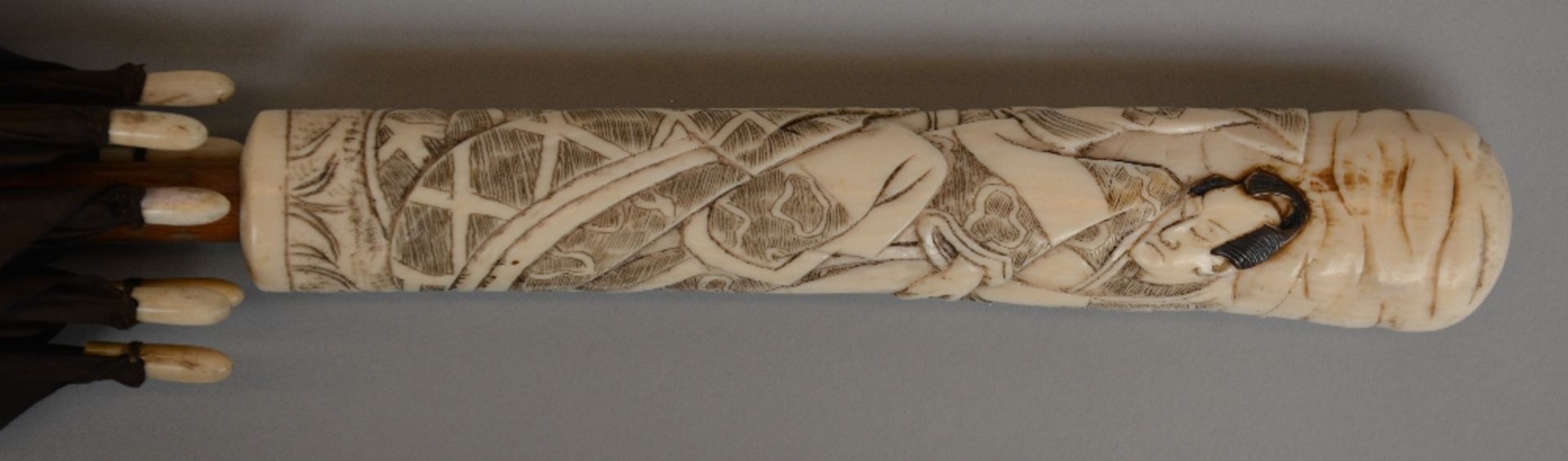 An umbrella with cut ivory grip and bone base, Japan, end of the Meiji period, H 21 cm (handle) - - Image 2 of 5