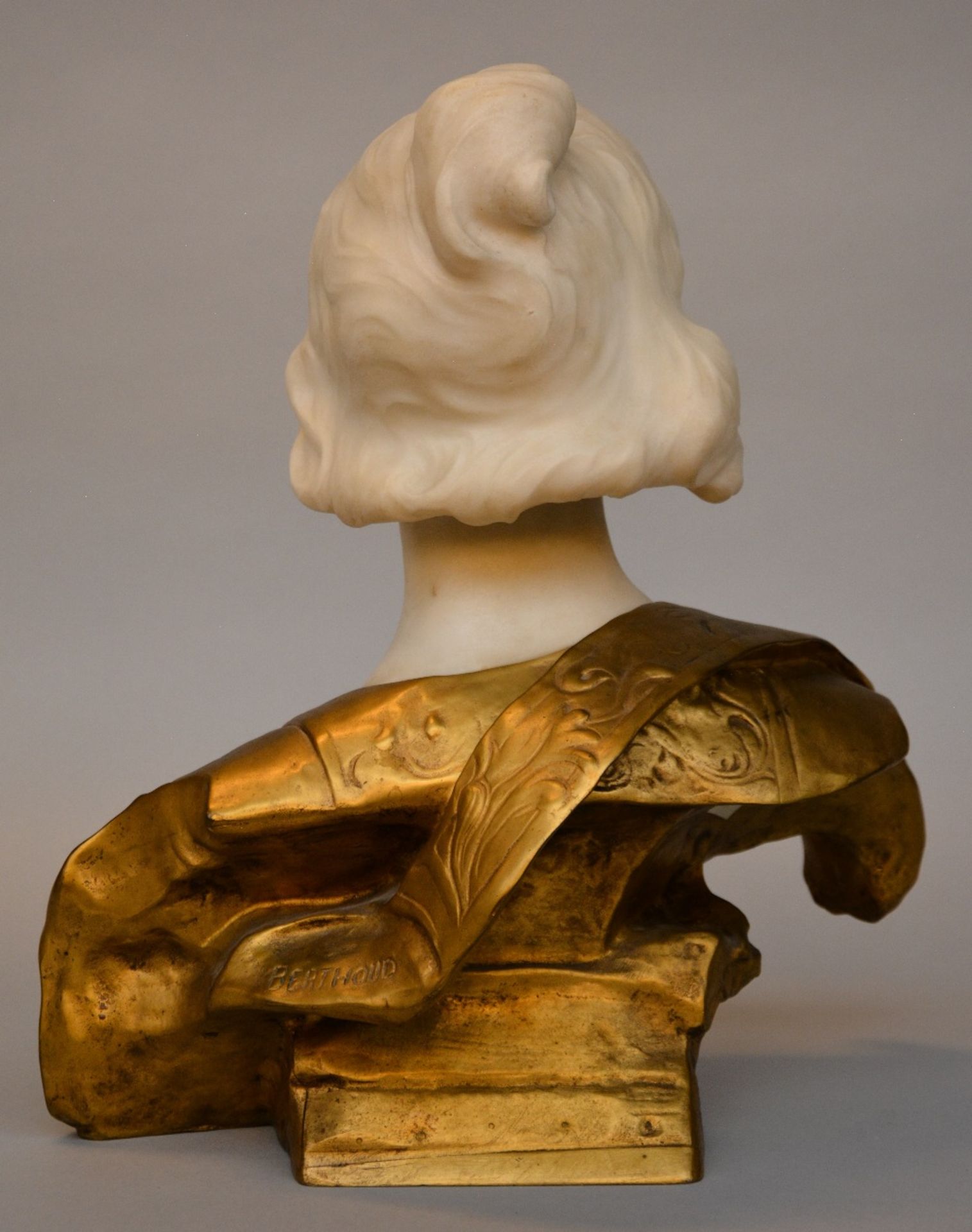 Berthoud, a gilt bronze and marble bust, H 45 - W 42 cm - Bild 3 aus 7
