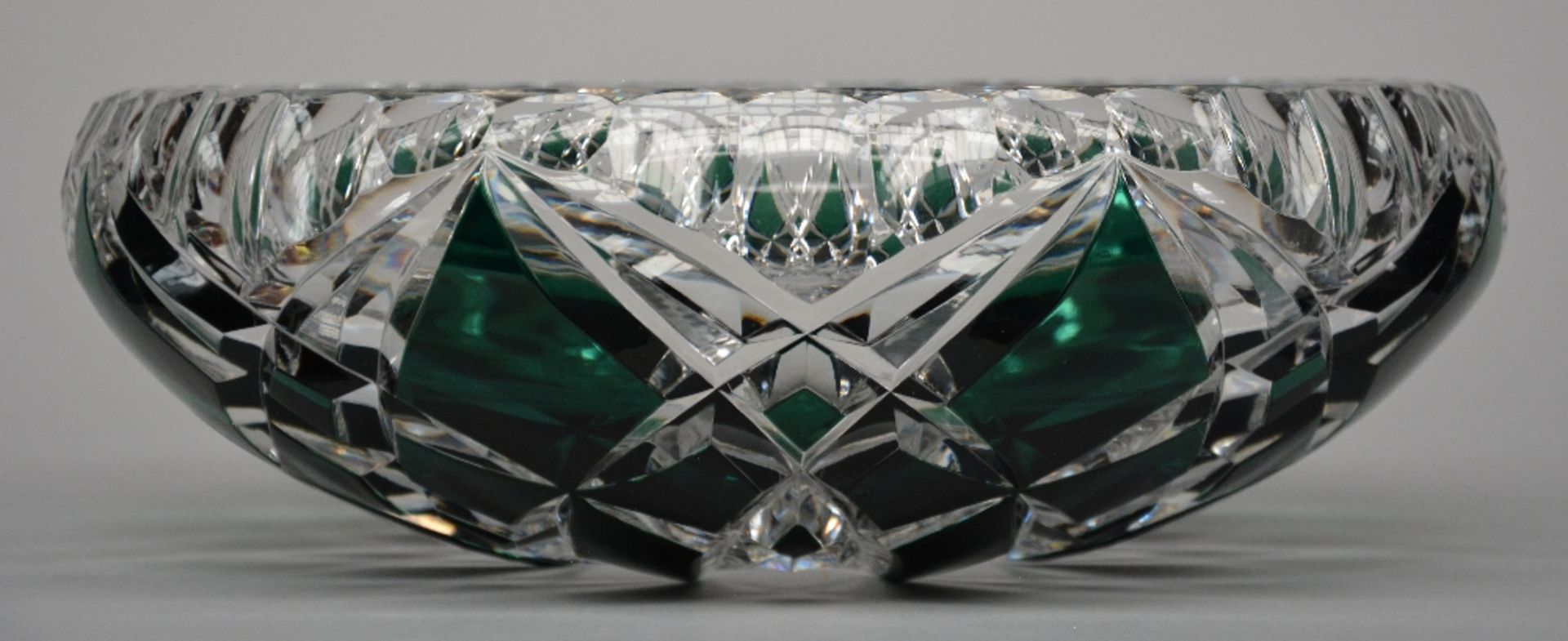 A green and white crystal VSL bowl, H 9,5 - Diameter 28 cm - Bild 5 aus 5