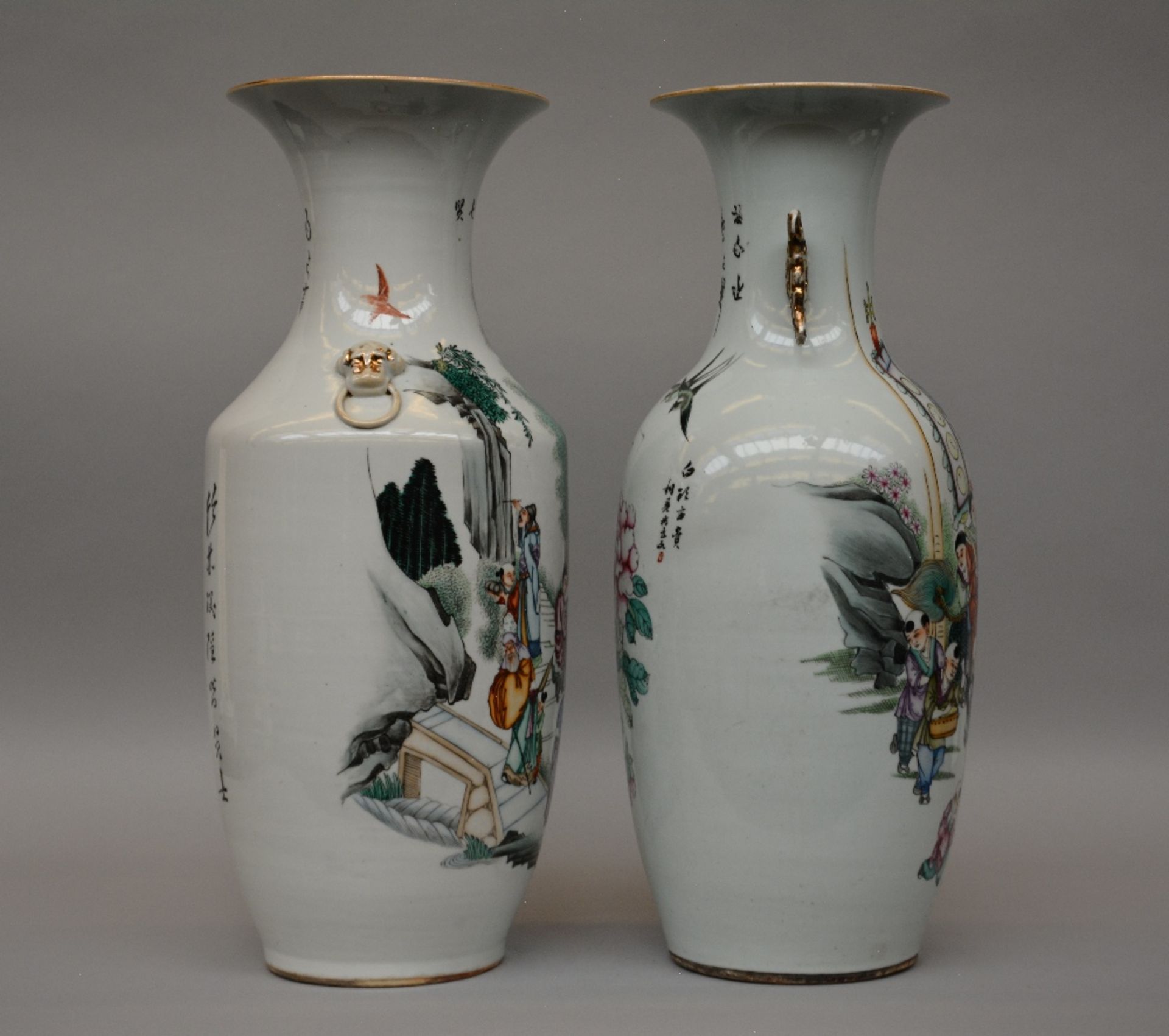 Two Chinese polychrome decorated vases, painted with animated scenes, H 57 cm - Bild 4 aus 6