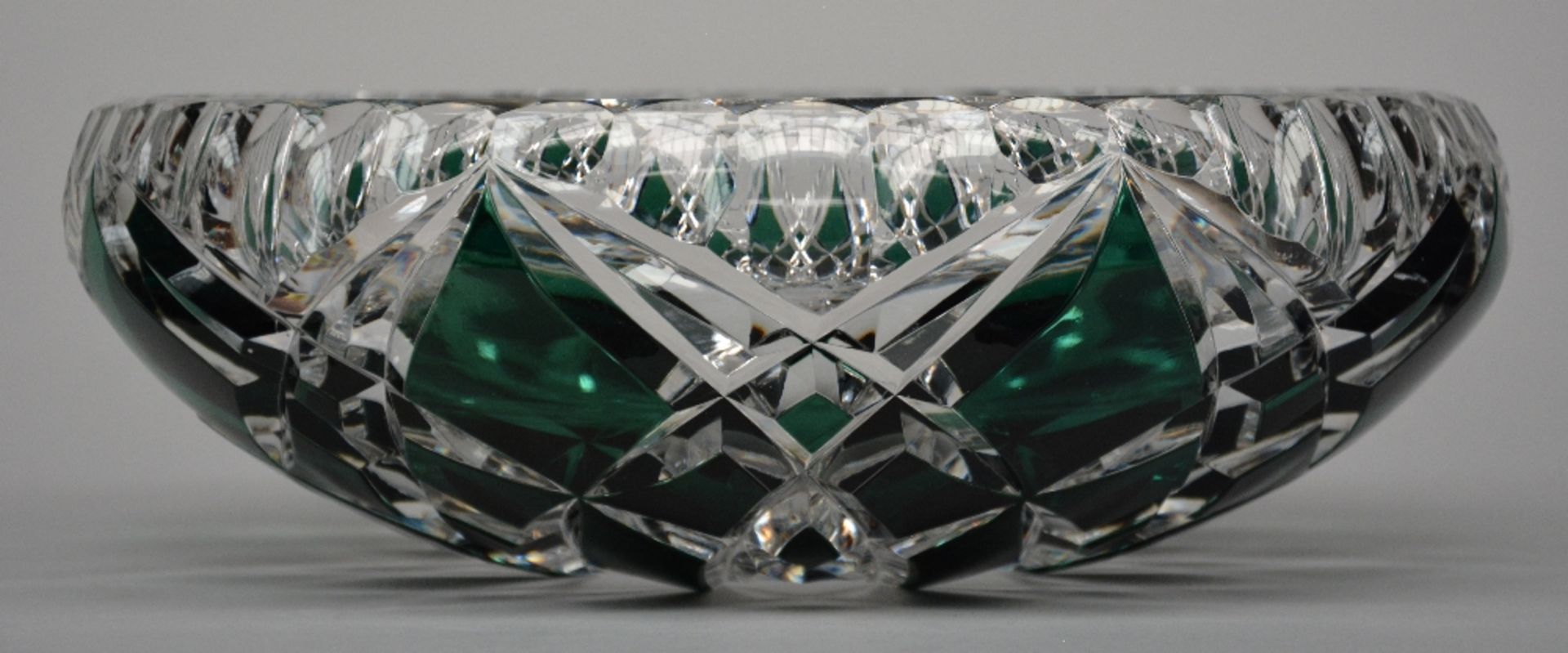 A green and white crystal VSL bowl, H 9,5 - Diameter 28 cm - Bild 4 aus 5