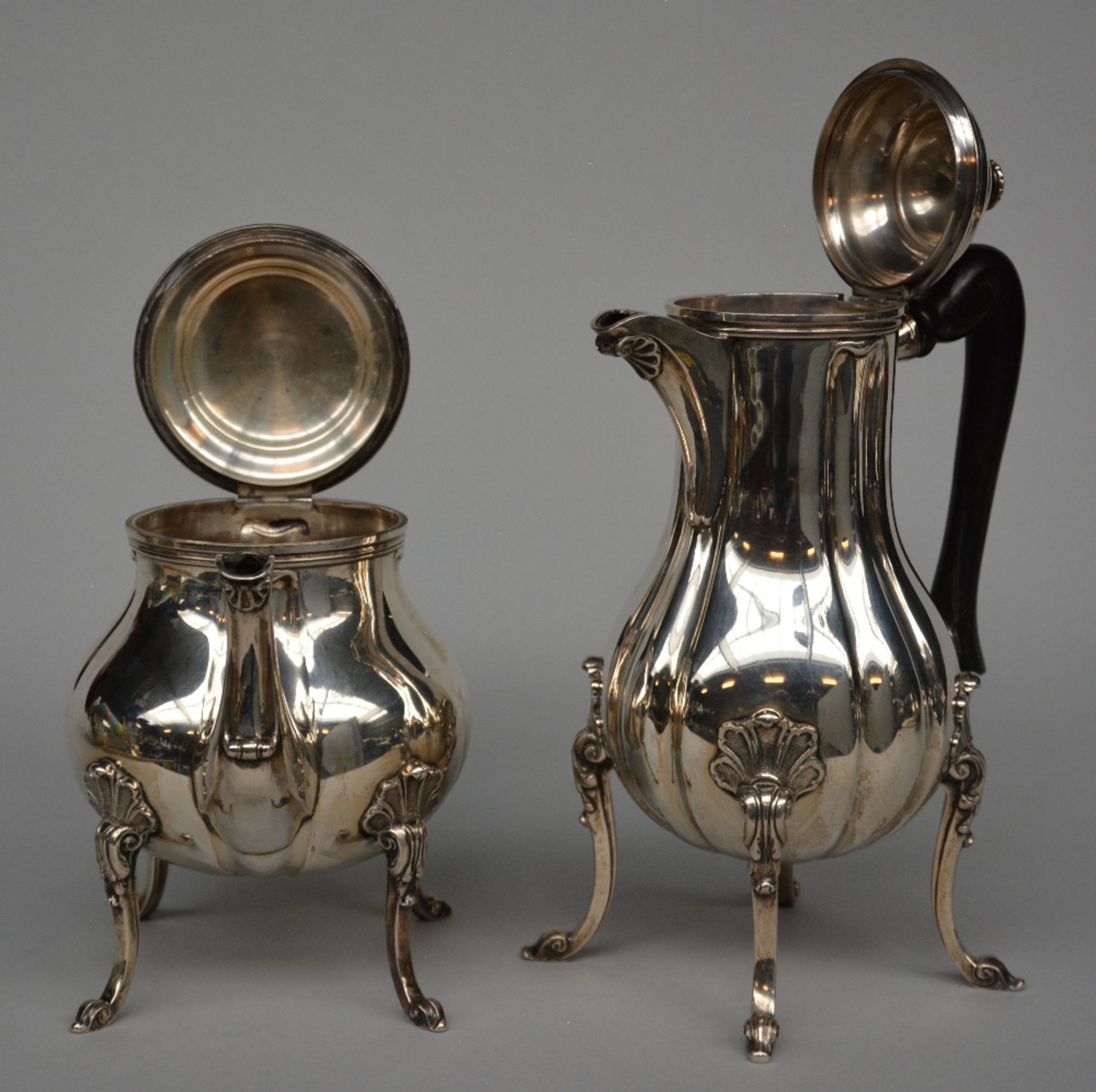 A four-piece silver coffee and tea set, Belgium 1868 - 1942, 800/000, makers' mark, Delheid, H - Bild 4 aus 4